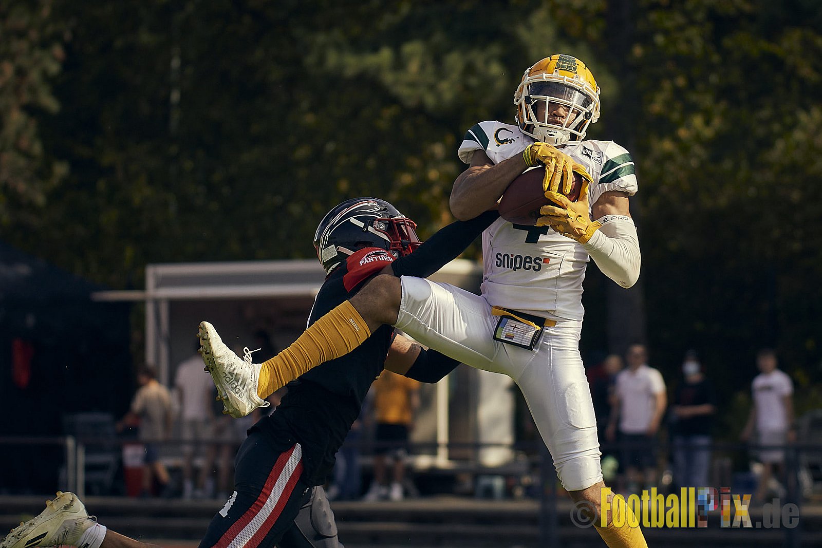 Spiel der GFL Season 2022 Düsseldorf Panther vs. Cologne Crocodiles am 20.08.2022 im Stadion VfL Benrath, Karl-Hohmann-Straße 70, 40597 Düsseldorf, Punkte Endstand 07 : 49.
[Bildnummer: 2022-08-20_0042] - DPantherVsCologneCrocodiles