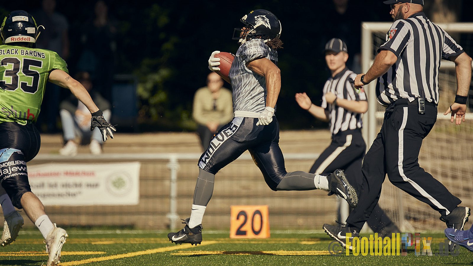 AFCV NRW Verbandsliga Ost Season 2022 Herne Black Barons vs. Minden Wolves am 25.09.2022 im Stadion Horststadion, Gartenstraße 12-16, 44625 Herne, Punkte Endstand 12 : 34.
[Bildnummer: 2022-09-25_0291] - HerneBlackBaronsMindenWolves