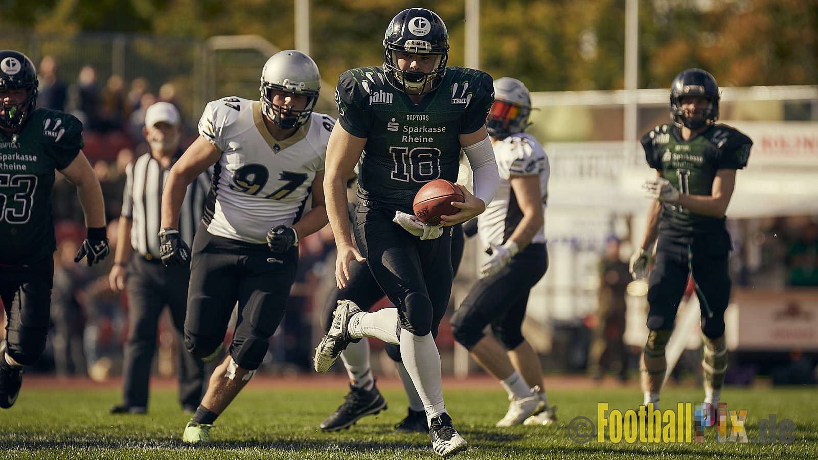 AFCV NRW Landesliga Season 2022 Rheine Raptors vs. Dorsten Reapers am 02.10.2022 im Stadion Jahnstadion, Schützenstraße, 48429 Rheine, Punkte Endstand 35 : 09.
[Bildnummer: 2022-10-02_0357] - RheineRaptorsVsDorstenReapers