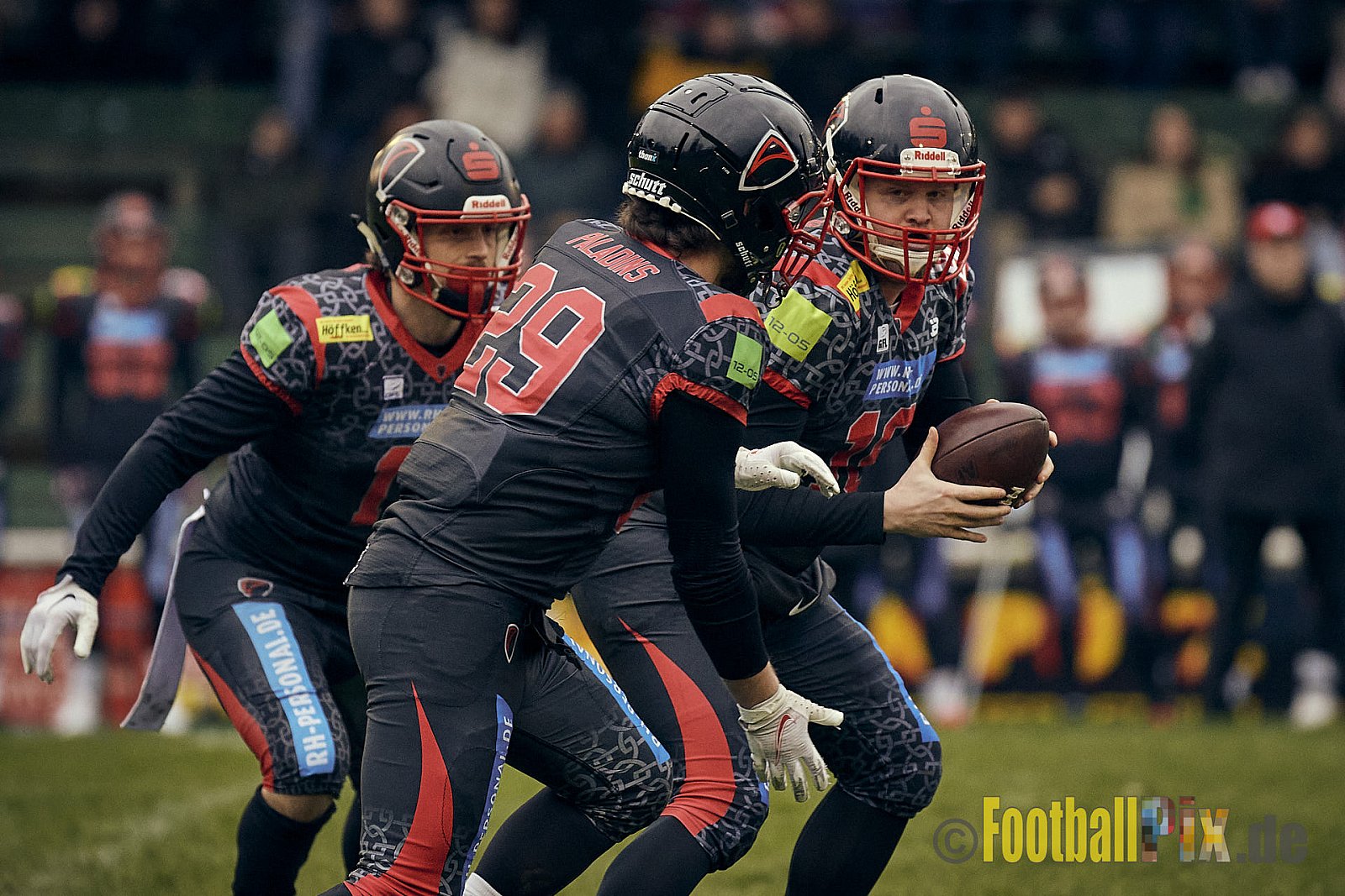 Preseason Game early bird 2023 Solingen Paladins vs. Lohne Longhorns am 4.03.2023 im Stadion Jahnkampfbahn Solingen, Adolf-Clarenbach-Straße 36, 42719 Solingen. Spiel Endstand 34 : 0. Bildnummer: 2023-03-04_0031 - SolingenPaladinsVsLohneLonghorns