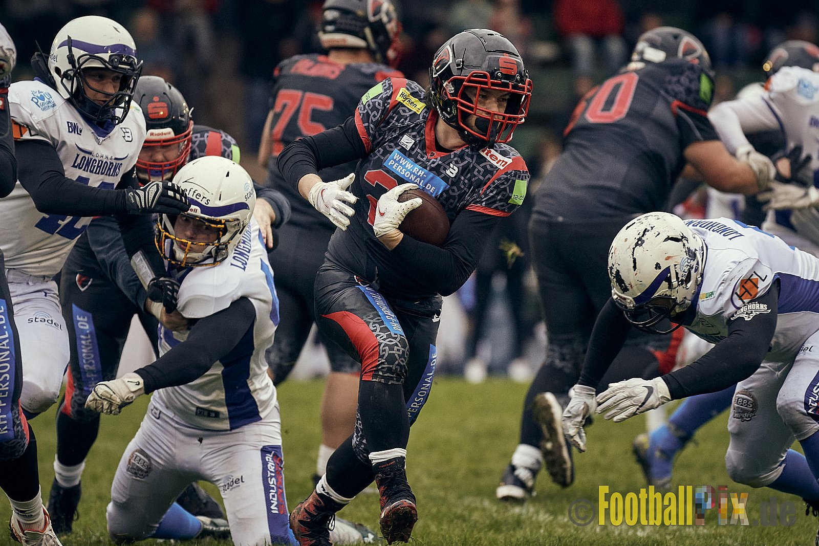 Preseason Game early bird 2023 Solingen Paladins vs. Lohne Longhorns am 4.03.2023 im Stadion Jahnkampfbahn Solingen, Adolf-Clarenbach-Straße 36, 42719 Solingen. Spiel Endstand 34 : 0. Bildnummer: 2023-03-04_0034 - SolingenPaladinsVsLohneLonghorns