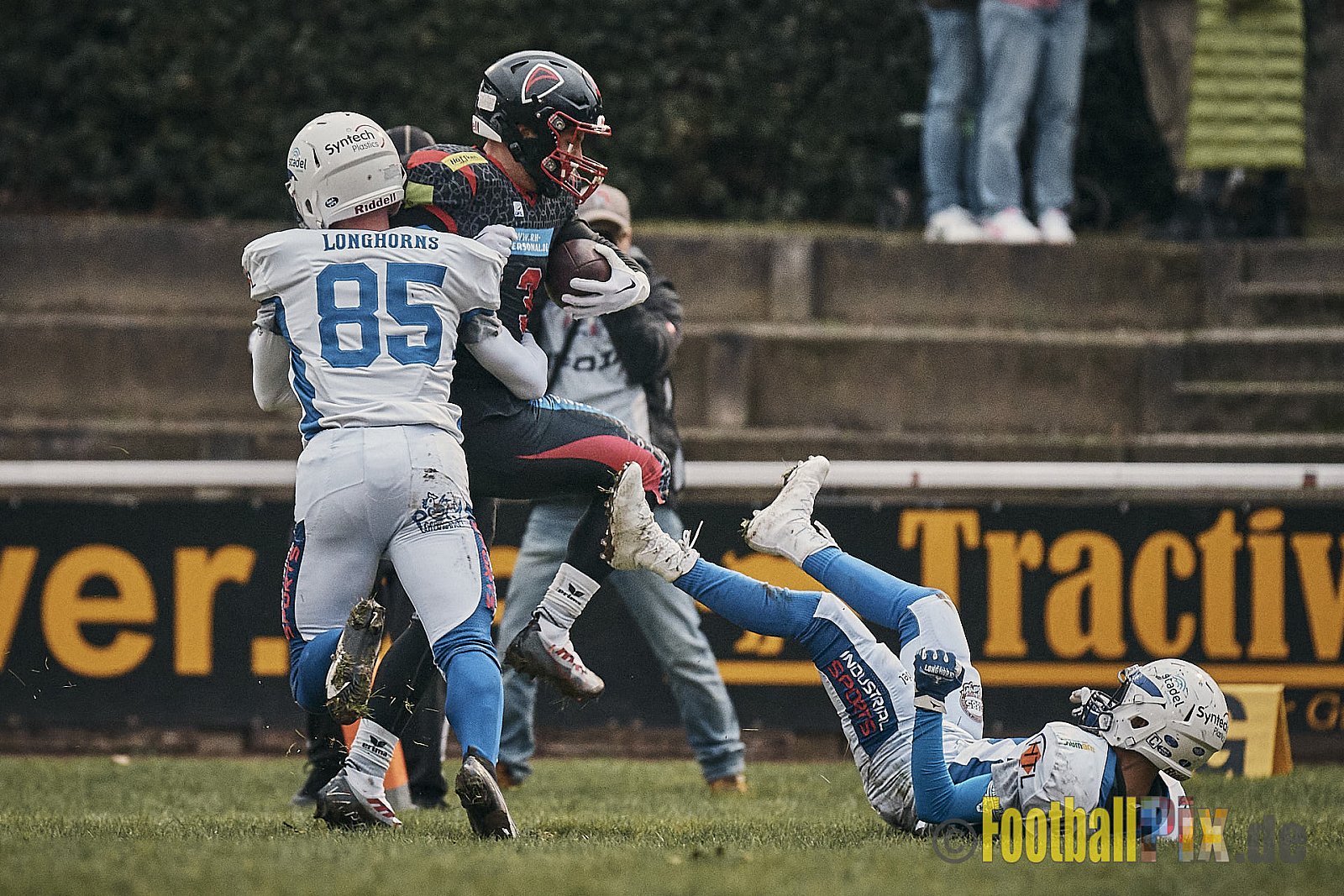 Preseason Game early bird 2023 Solingen Paladins vs. Lohne Longhorns am 4.03.2023 im Stadion Jahnkampfbahn Solingen, Adolf-Clarenbach-Straße 36, 42719 Solingen. Spiel Endstand 34 : 0. Bildnummer: 2023-03-04_0054 - SolingenPaladinsVsLohneLonghorns