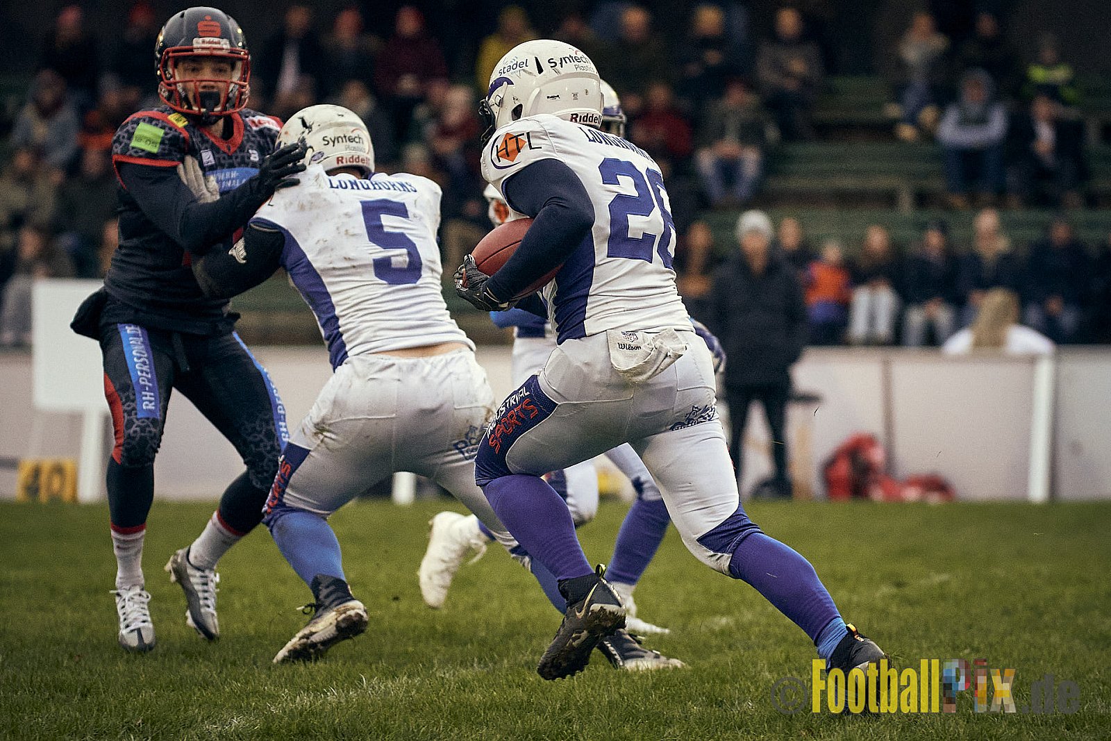 Preseason Game early bird 2023 Solingen Paladins vs. Lohne Longhorns am 4.03.2023 im Stadion Jahnkampfbahn Solingen, Adolf-Clarenbach-Straße 36, 42719 Solingen. Spiel Endstand 34 : 0. Bildnummer: 2023-03-04_0073 - SolingenPaladinsVsLohneLonghorns