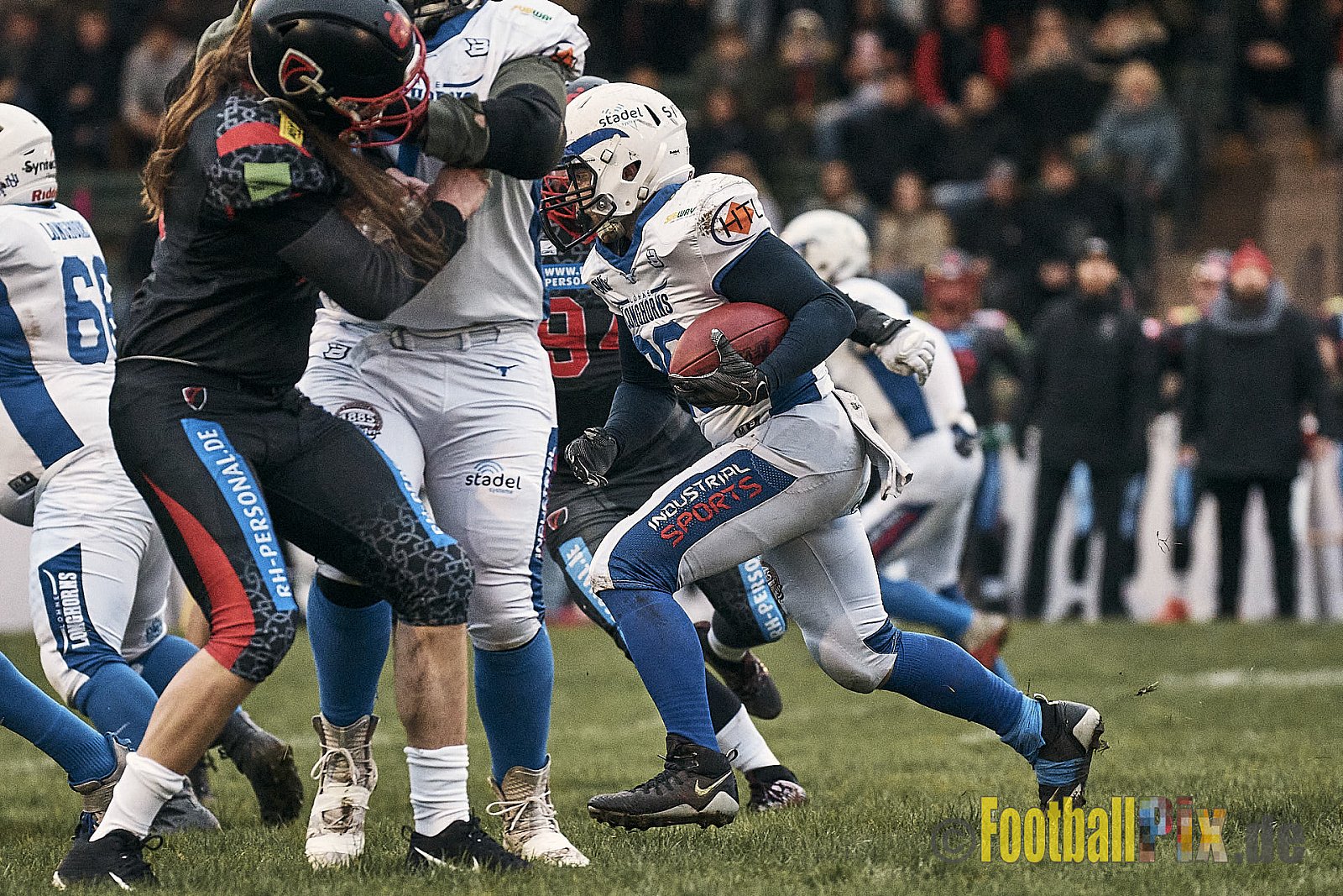 Preseason Game early bird 2023 Solingen Paladins vs. Lohne Longhorns am 4.03.2023 im Stadion Jahnkampfbahn Solingen, Adolf-Clarenbach-Straße 36, 42719 Solingen. Spiel Endstand 34 : 0. Bildnummer: 2023-03-04_0081 - SolingenPaladinsVsLohneLonghorns