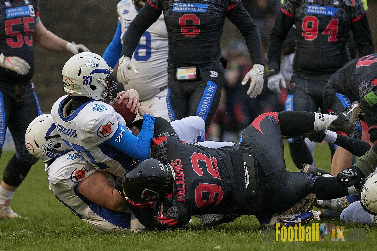 Preseason Game early bird 2023 Solingen Paladins vs. Lohne Longhorns am 4.03.2023 im Stadion Jahnkampfbahn Solingen, Adolf-Clarenbach-Straße 36, 42719 Solingen. Spiel Endstand 34 : 0. Bildnummer: 2023-03-04_0099 - SolingenPaladinsVsLohneLonghorns
