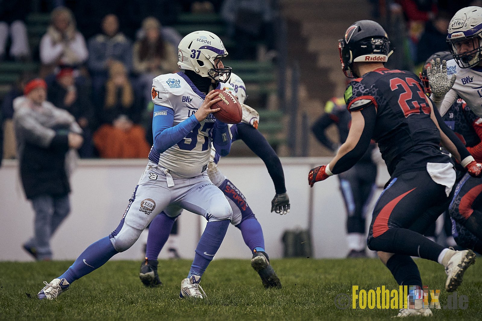 Preseason Game early bird 2023 Solingen Paladins vs. Lohne Longhorns am 4.03.2023 im Stadion Jahnkampfbahn Solingen, Adolf-Clarenbach-Straße 36, 42719 Solingen. Spiel Endstand 34 : 0. Bildnummer: 2023-03-04_0149 - SolingenPaladinsVsLohneLonghorns