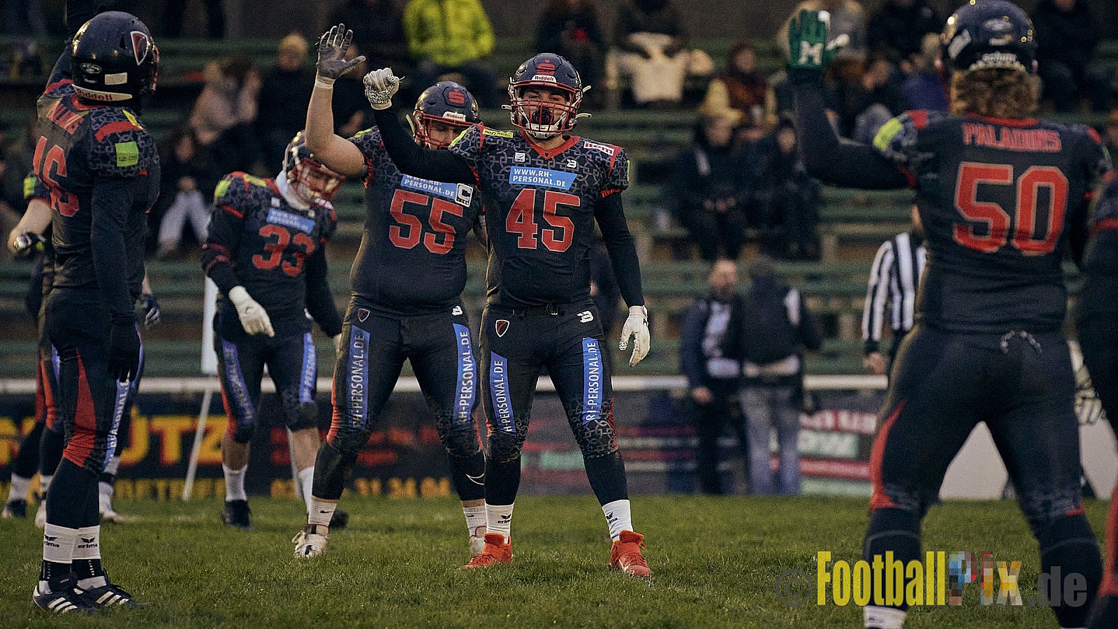 Preseason Game early bird 2023 Solingen Paladins vs. Lohne Longhorns am 4.03.2023 im Stadion Jahnkampfbahn Solingen, Adolf-Clarenbach-Straße 36, 42719 Solingen. Spiel Endstand 34 : 0. Bildnummer: 2023-03-04_0174 - SolingenPaladinsVsLohneLonghorns