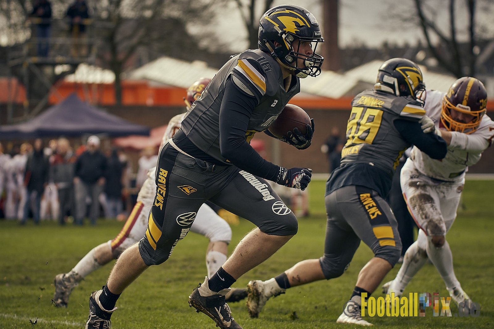 Preseason Game 2023 Krefeld Ravens vs. Troisdorf Jets am 25.03.2023 im Stadion BSA Sprödental. Die Adresse: BeziBSA Sprödental, Sprödentalstr. 15, 47799 Krefeld. Punkte Endstand 12 : 07. Bildnummer: 2023-03-25_0227 - KrefeldRavensVsTroisdorfJets