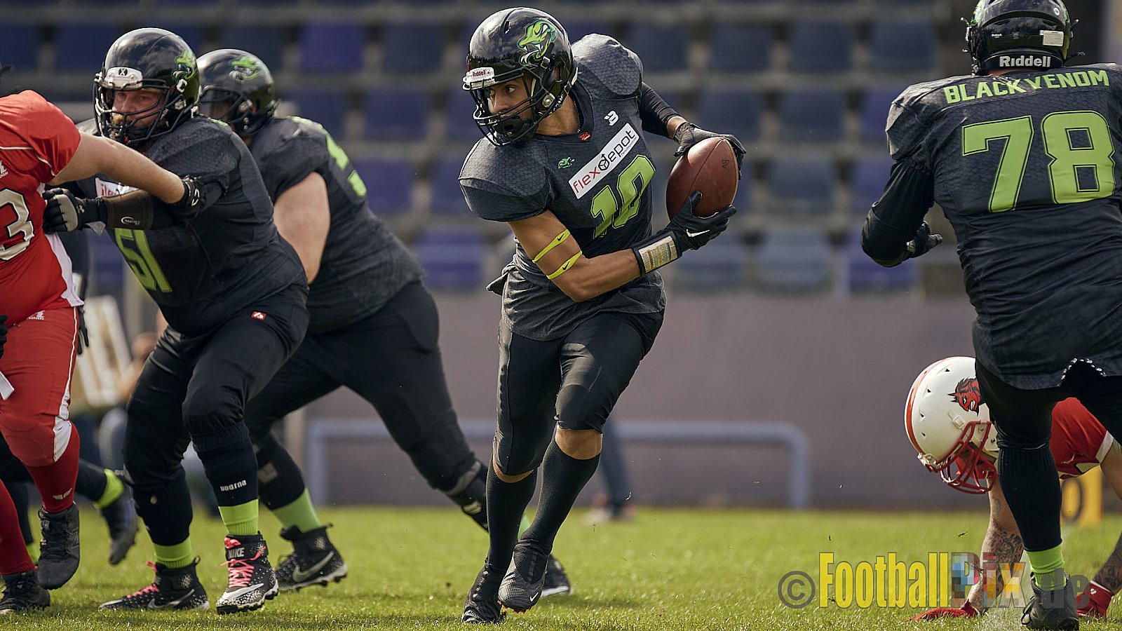 AFCV Verbandsliga Season 2023 Gelsenkirchen Devils vs. Wesseling Blackvenom am 22.04.2023 im Stadion Fürstenbergstadion, Fischerstraße 35, 45899 Gelsenkirchen, Punkte Endstand 14 : 20.
[2023-04-22_0037] - GelsenkirchenDevilsVsWesselingBlackvenom