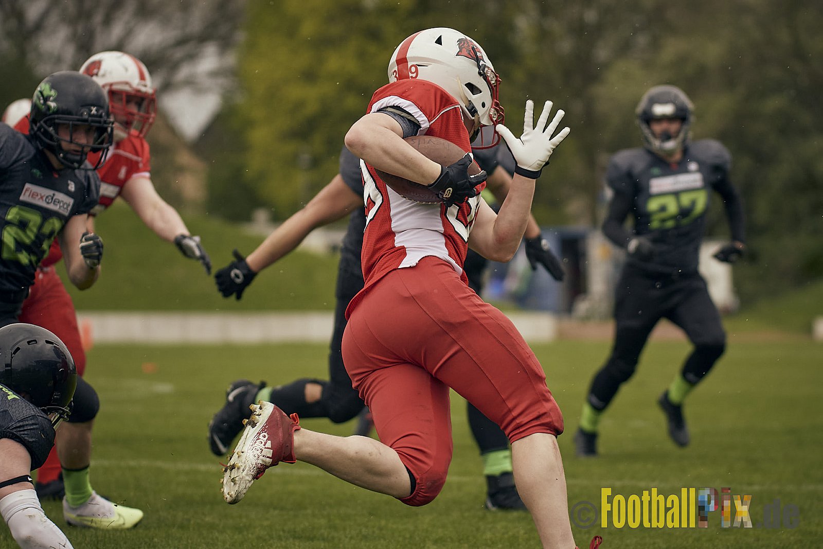 AFCV Verbandsliga Season 2023 Gelsenkirchen Devils vs. Wesseling Blackvenom am 22.04.2023 im Stadion Fürstenbergstadion, Fischerstraße 35, 45899 Gelsenkirchen, Punkte Endstand 14 : 20.
[2023-04-22_0238] - GelsenkirchenDevilsVsWesselingBlackvenom