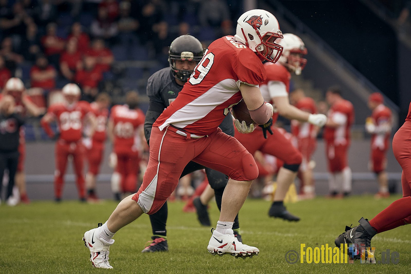 AFCV Verbandsliga Season 2023 Gelsenkirchen Devils vs. Wesseling Blackvenom am 22.04.2023 im Stadion Fürstenbergstadion, Fischerstraße 35, 45899 Gelsenkirchen, Punkte Endstand 14 : 20.
[2023-04-22_0308] - GelsenkirchenDevilsVsWesselingBlackvenom