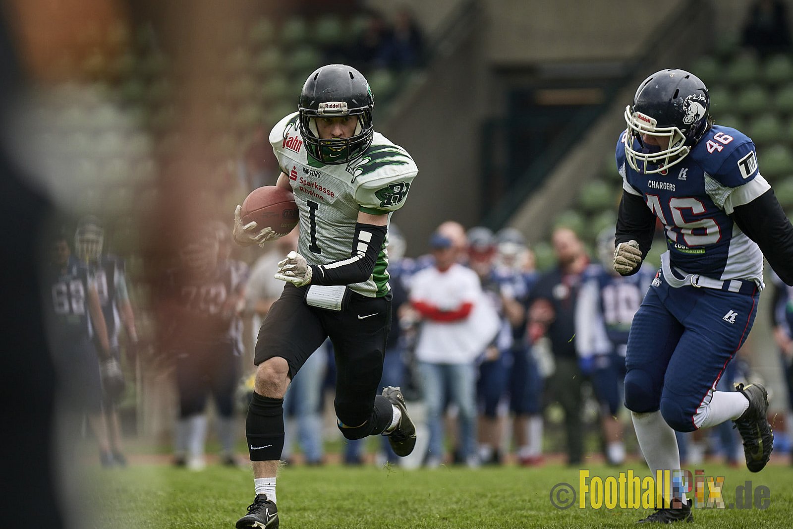 AFCV Verbandsliga Season 2023 Recklinghausen Chargers vs. Rheine Raptors am 29.04.2023 im Stadion Stadion Hohenhorst, Am Stadion 1, 45659 Recklinghausen, Punkte Endstand 37 : 10.
[2023-04-29_0198] - RecklinghausenChargersVsRheineRaptors