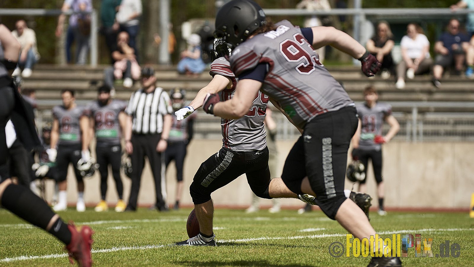 AFCV Regionalliga Season 2023 Essen Assindia Cardinals vs. Wuppertal Greyhounds am 30.04.2023 im Stadion Stadion am Hallo, Hallostraße 50, 45141 Essen, Punkte Endstand 12 : 27.
[2023-04-30_0094] - EssenAssindiaCardinalsVsWuppertalGreyhounds