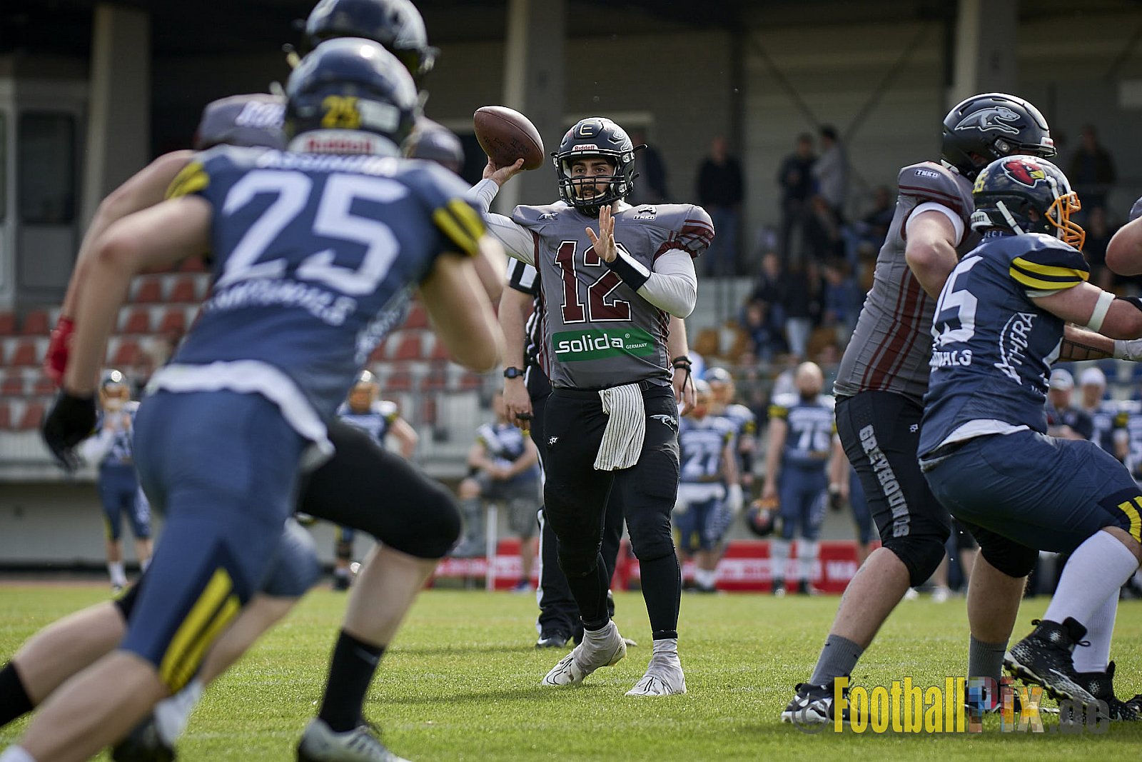 AFCV Regionalliga Season 2023 Essen Assindia Cardinals vs. Wuppertal Greyhounds am 30.04.2023 im Stadion Stadion am Hallo, Hallostraße 50, 45141 Essen, Punkte Endstand 12 : 27.
[2023-04-30_0123] - EssenAssindiaCardinalsVsWuppertalGreyhounds