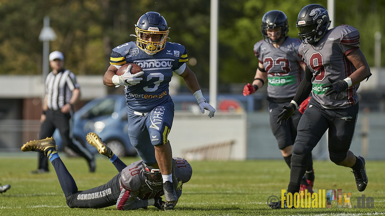 AFCV Regionalliga Season 2023 Essen Assindia Cardinals vs. Wuppertal Greyhounds am 30.04.2023 im Stadion Stadion am Hallo, Hallostraße 50, 45141 Essen, Punkte Endstand 12 : 27.
[2023-04-30_0405] - EssenAssindiaCardinalsVsWuppertalGreyhounds