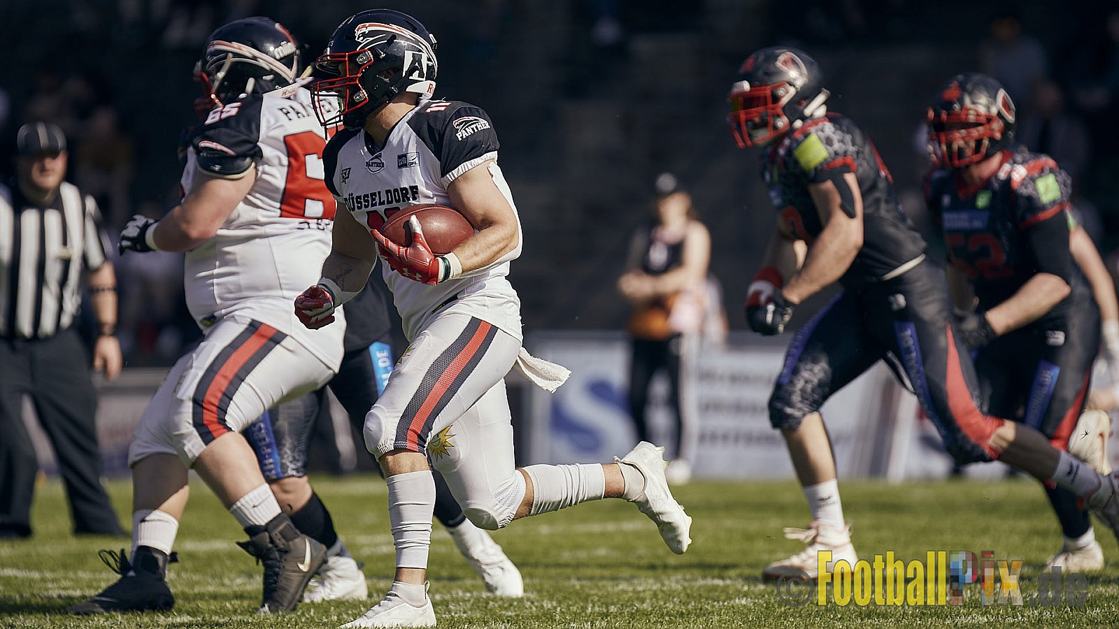 GFL2 Season 2023 Solingen Paladins vs. Düsseldorf Panther am 27.05.2023 im Stadion Jahnkampfbahn Solingen, Adolf-Clarenbach-Straße 36, 42719 Solingen. Punkte Endstand 20 : 21.
[Bildnummer: 2023-05-27_0113] - SolingenPaladinsVsDPanther