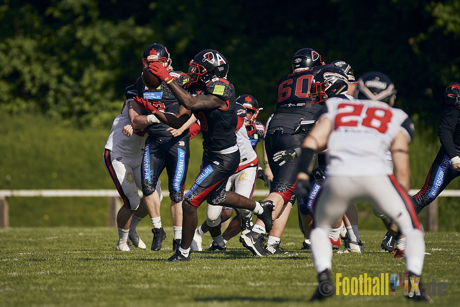GFL2 Season 2023 Solingen Paladins vs. Düsseldorf Panther am 27.05.2023 im Stadion Jahnkampfbahn Solingen, Adolf-Clarenbach-Straße 36, 42719 Solingen. Punkte Endstand 20 : 21.
[Bildnummer: 2023-05-27_0183] - SolingenPaladinsVsDPanther