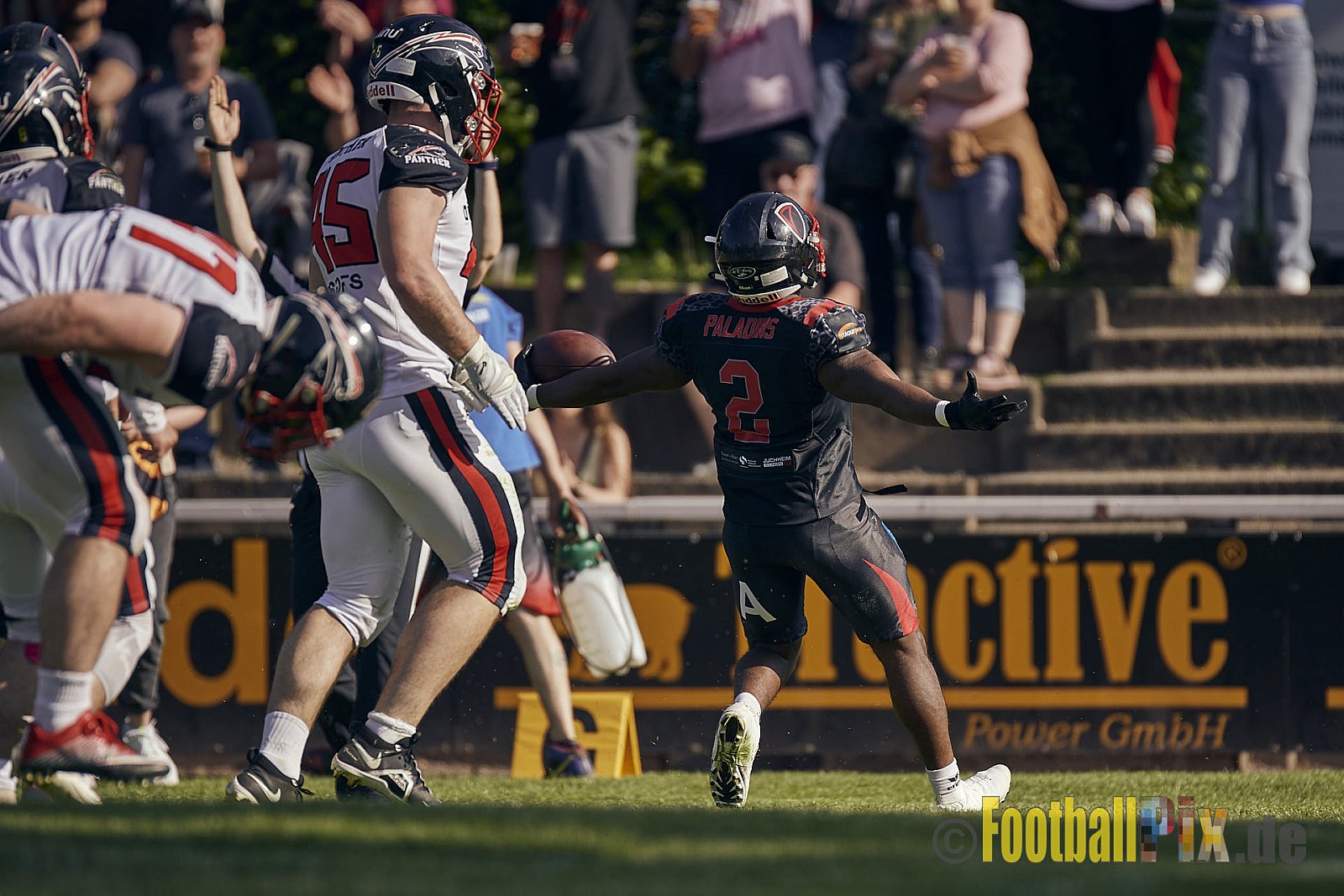 GFL2 Season 2023 Solingen Paladins vs. Düsseldorf Panther am 27.05.2023 im Stadion Jahnkampfbahn Solingen, Adolf-Clarenbach-Straße 36, 42719 Solingen. Punkte Endstand 20 : 21.
[Bildnummer: 2023-05-27_0223] - SolingenPaladinsVsDPanther