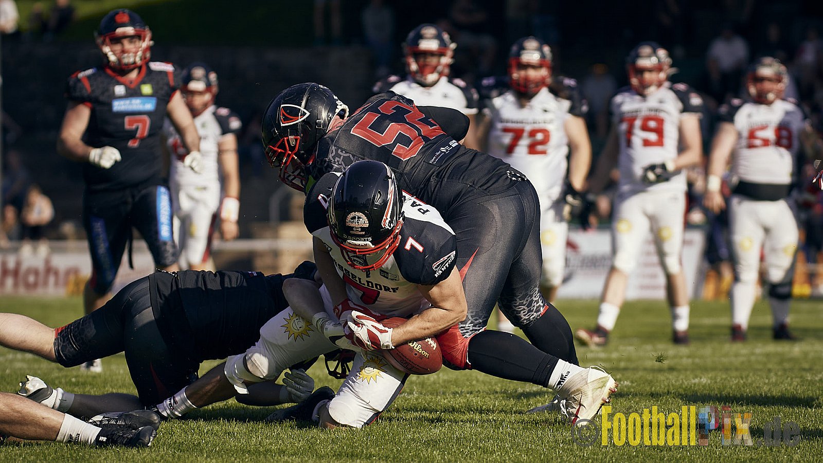 GFL2 Season 2023 Solingen Paladins vs. Düsseldorf Panther am 27.05.2023 im Stadion Jahnkampfbahn Solingen, Adolf-Clarenbach-Straße 36, 42719 Solingen. Punkte Endstand 20 : 21.
[Bildnummer: 2023-05-27_0306] - SolingenPaladinsVsDPanther