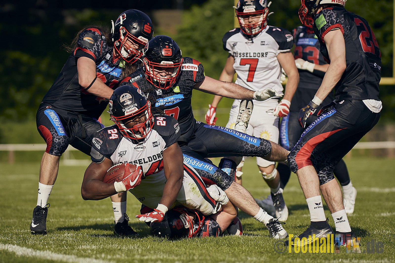 GFL2 Season 2023 Solingen Paladins vs. Düsseldorf Panther am 27.05.2023 im Stadion Jahnkampfbahn Solingen, Adolf-Clarenbach-Straße 36, 42719 Solingen. Punkte Endstand 20 : 21.
[Bildnummer: 2023-05-27_0318] - SolingenPaladinsVsDPanther