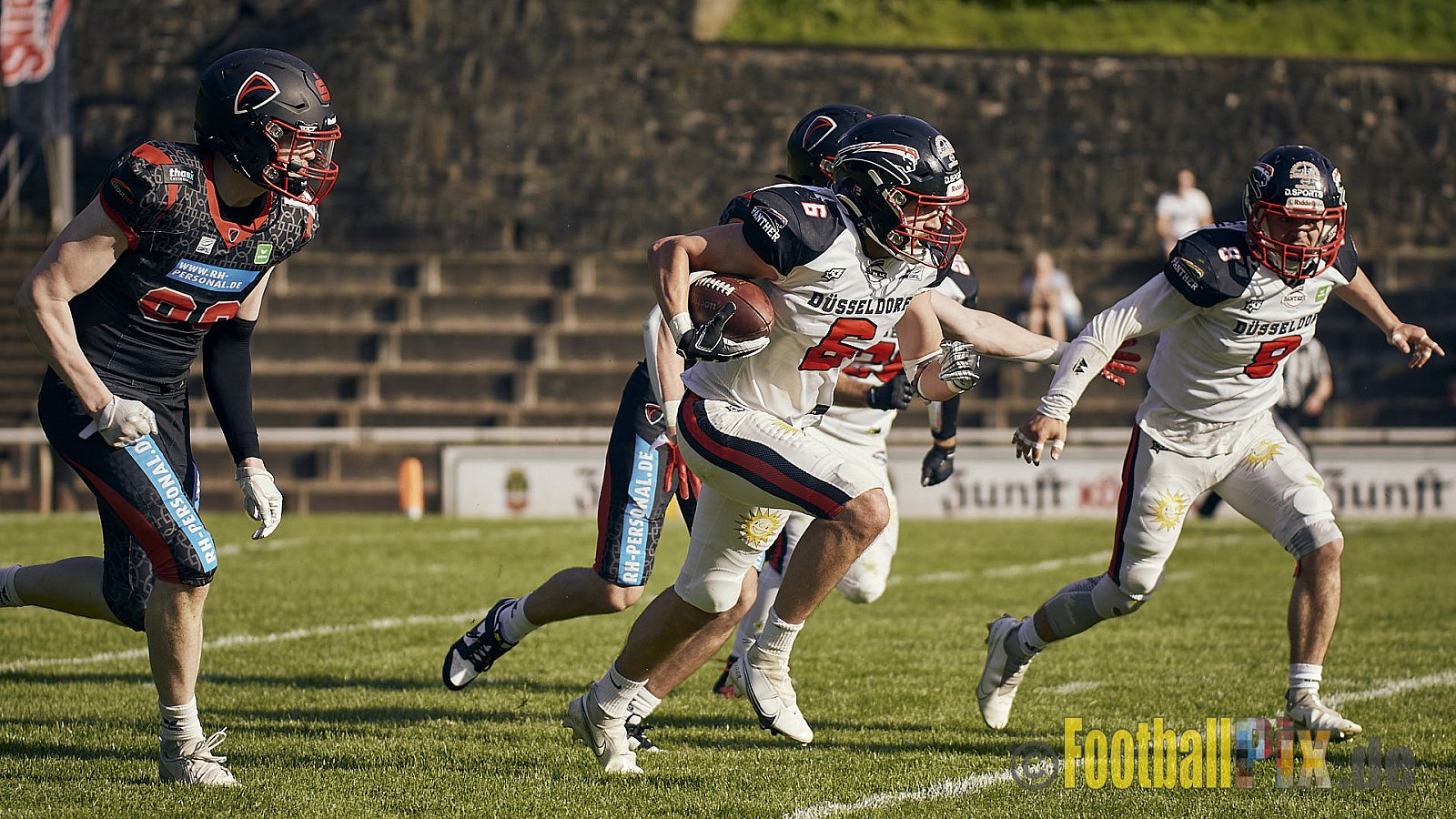 GFL2 Season 2023 Solingen Paladins vs. Düsseldorf Panther am 27.05.2023 im Stadion Jahnkampfbahn Solingen, Adolf-Clarenbach-Straße 36, 42719 Solingen. Punkte Endstand 20 : 21.
[Bildnummer: 2023-05-27_0391] - SolingenPaladinsVsDPanther