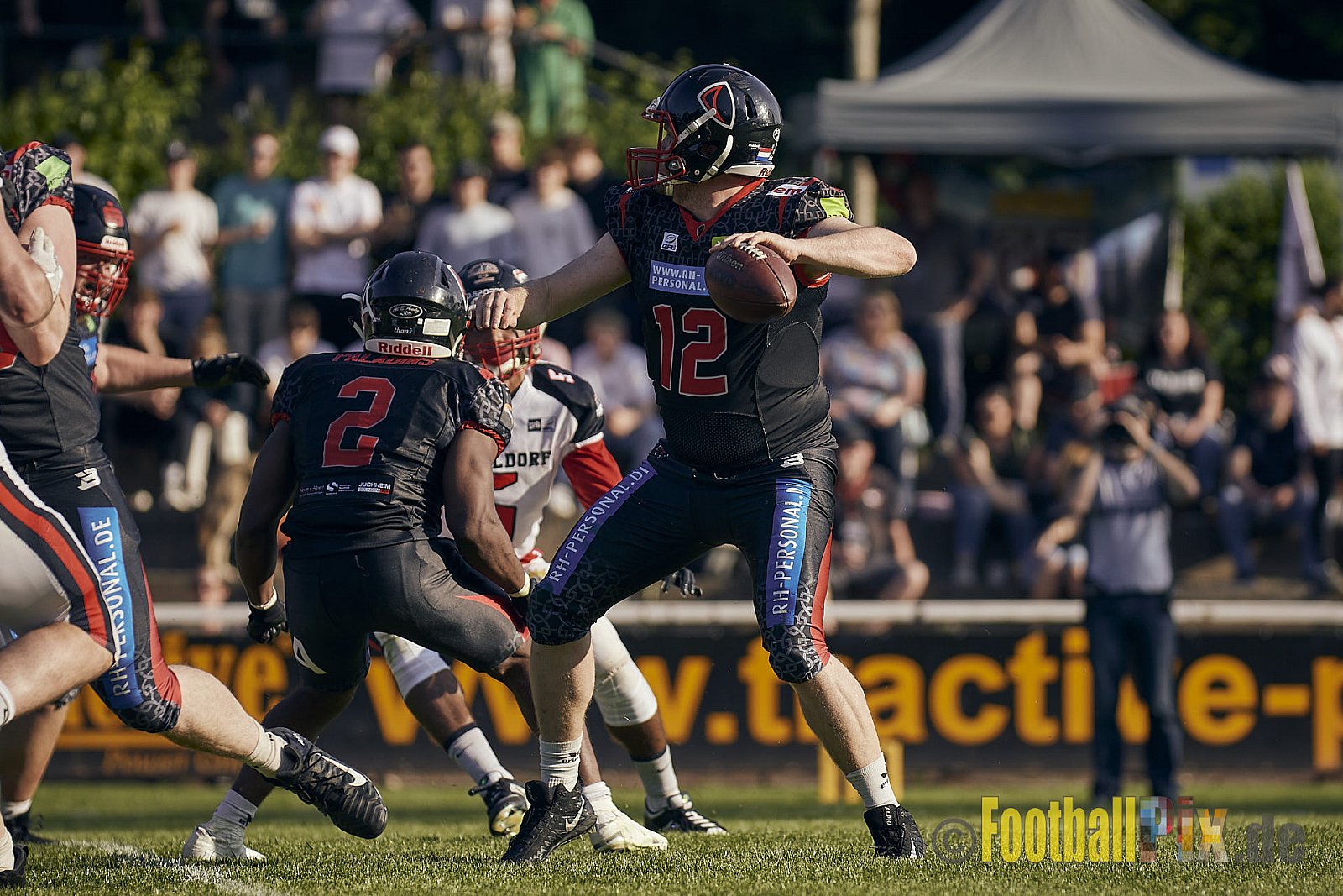 GFL2 Season 2023 Solingen Paladins vs. Düsseldorf Panther am 27.05.2023 im Stadion Jahnkampfbahn Solingen, Adolf-Clarenbach-Straße 36, 42719 Solingen. Punkte Endstand 20 : 21.
[Bildnummer: 2023-05-27_0421] - SolingenPaladinsVsDPanther