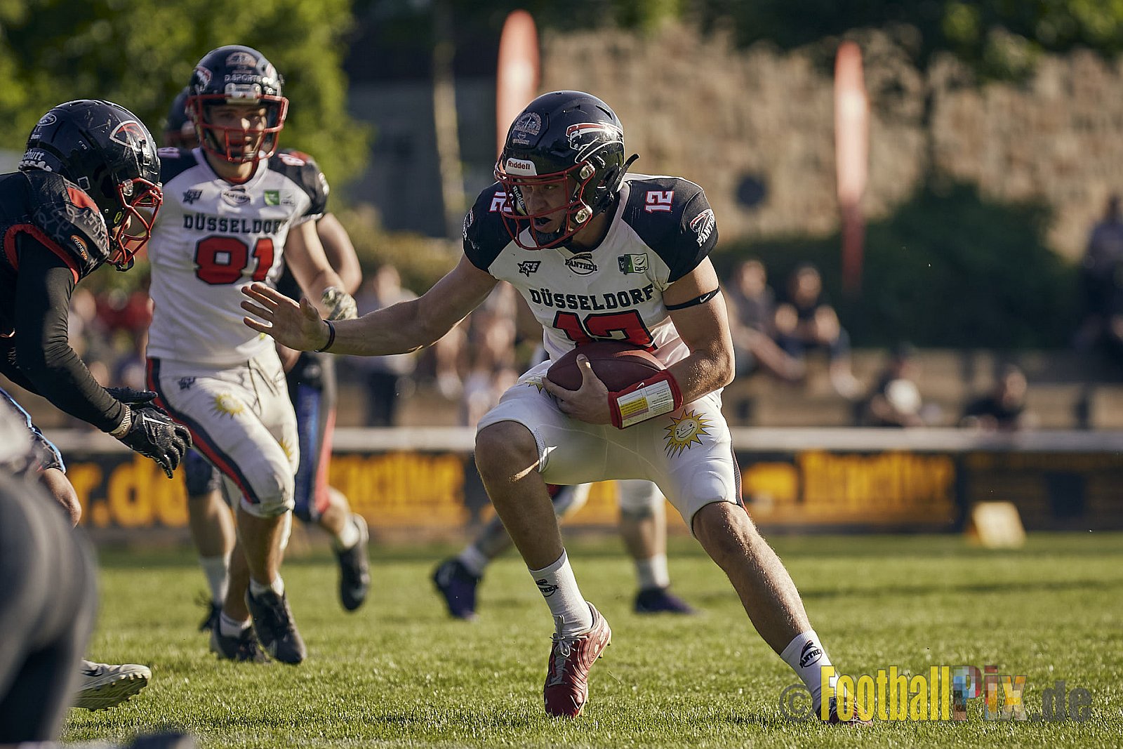 GFL2 Season 2023 Solingen Paladins vs. Düsseldorf Panther am 27.05.2023 im Stadion Jahnkampfbahn Solingen, Adolf-Clarenbach-Straße 36, 42719 Solingen. Punkte Endstand 20 : 21.
[Bildnummer: 2023-05-27_0449] - SolingenPaladinsVsDPanther