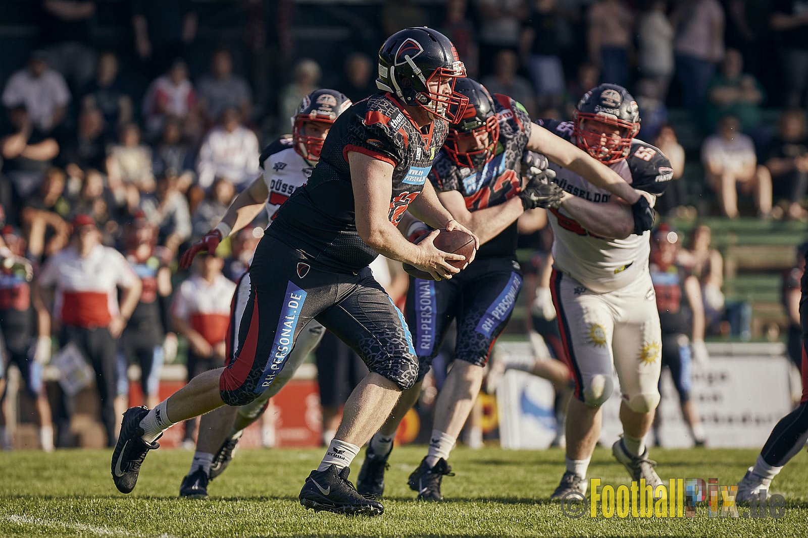 GFL2 Season 2023 Solingen Paladins vs. Düsseldorf Panther am 27.05.2023 im Stadion Jahnkampfbahn Solingen, Adolf-Clarenbach-Straße 36, 42719 Solingen. Punkte Endstand 20 : 21.
[Bildnummer: 2023-05-27_0483] - SolingenPaladinsVsDPanther