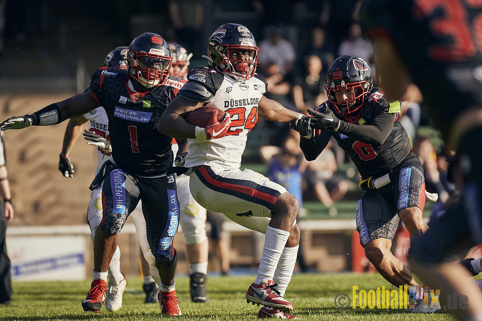 GFL2 Season 2023 Solingen Paladins vs. Düsseldorf Panther am 27.05.2023 im Stadion Jahnkampfbahn Solingen, Adolf-Clarenbach-Straße 36, 42719 Solingen. Punkte Endstand 20 : 21.
[Bildnummer: 2023-05-27_0528] - SolingenPaladinsVsDPanther