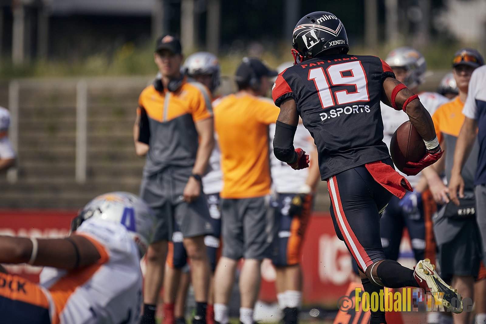 Spiel der GFL2 Season 2023 Düsseldorf Panther vs. Rostock Griffins am 17.06.2023 im Stadion VfL Benrath, Karl-Hohmann-Straße 70, 40597 Düsseldorf. Punkte Endstand 46 : 26. 
Bildnummer: 2023-06-17_0218 - DPantherVsRostockGriffins