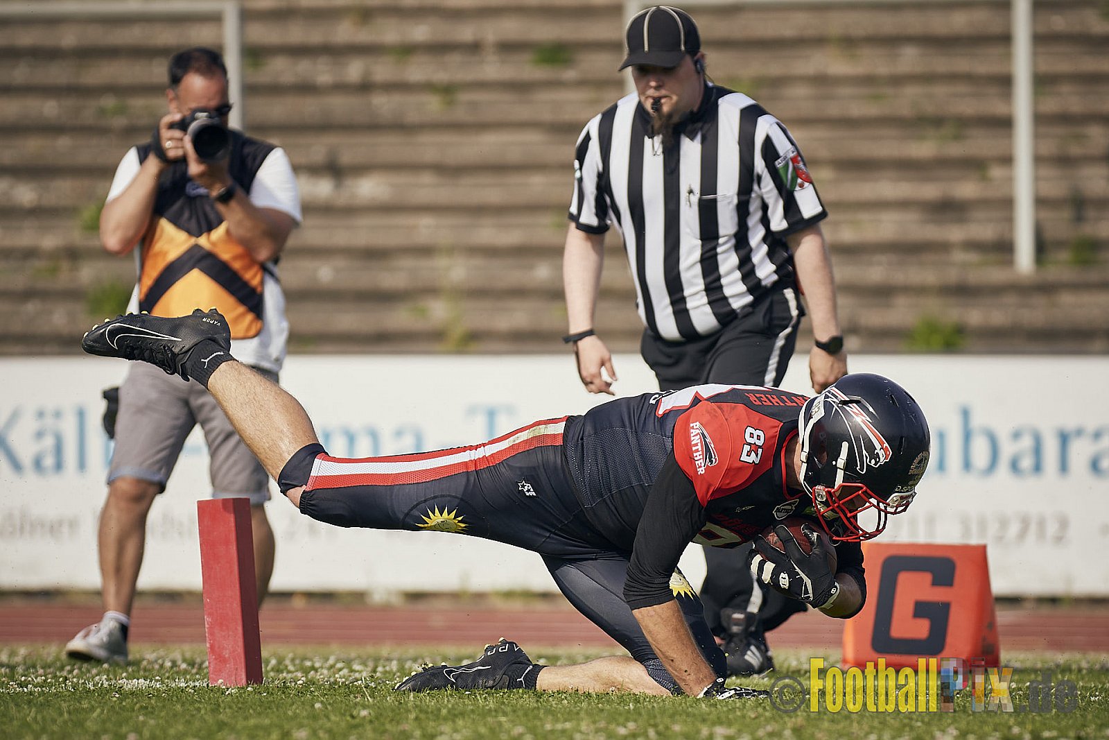 Spiel der GFL2 Season 2023 Düsseldorf Panther vs. Rostock Griffins am 17.06.2023 im Stadion VfL Benrath, Karl-Hohmann-Straße 70, 40597 Düsseldorf. Punkte Endstand 46 : 26. 
Bildnummer: 2023-06-17_0400 - DPantherVsRostockGriffins