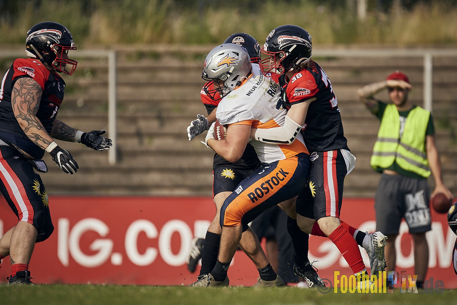 Spiel der GFL2 Season 2023 Düsseldorf Panther vs. Rostock Griffins am 17.06.2023 im Stadion VfL Benrath, Karl-Hohmann-Straße 70, 40597 Düsseldorf. Punkte Endstand 46 : 26. 
Bildnummer: 2023-06-17_0414 - DPantherVsRostockGriffins