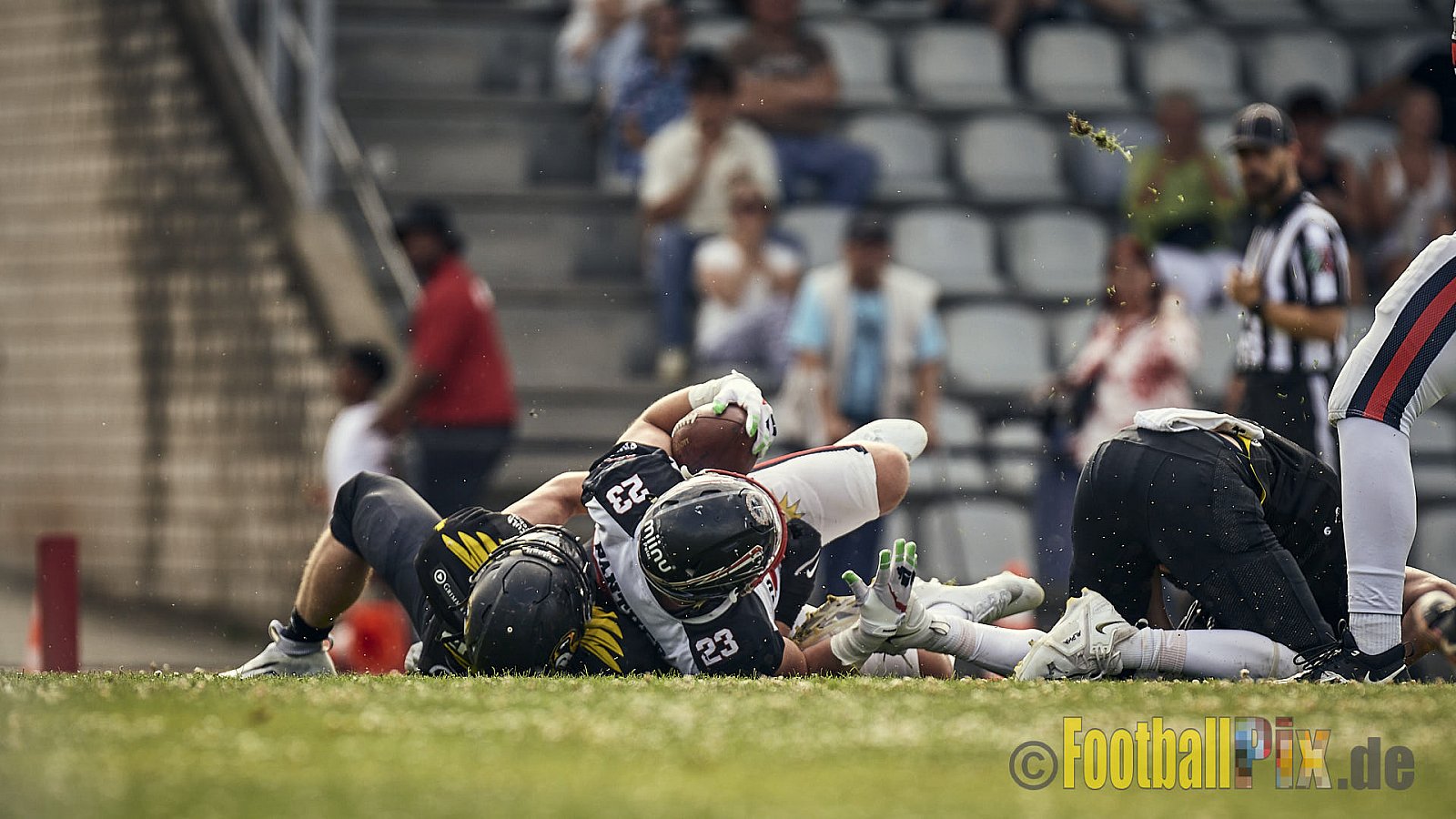 Spiel der GFL2 Season 2023 Düsseldorf Panther vs. Münster Blackhawks am 08.07.2023 im Stadion VfL Benrath, Karl-Hohmann-Straße 70, 40597 Düsseldorf. Punkte Endstand 39 : 0. 
Bildnummer: 2023-07-08_0342 - DPantherVsMsBlackhawks