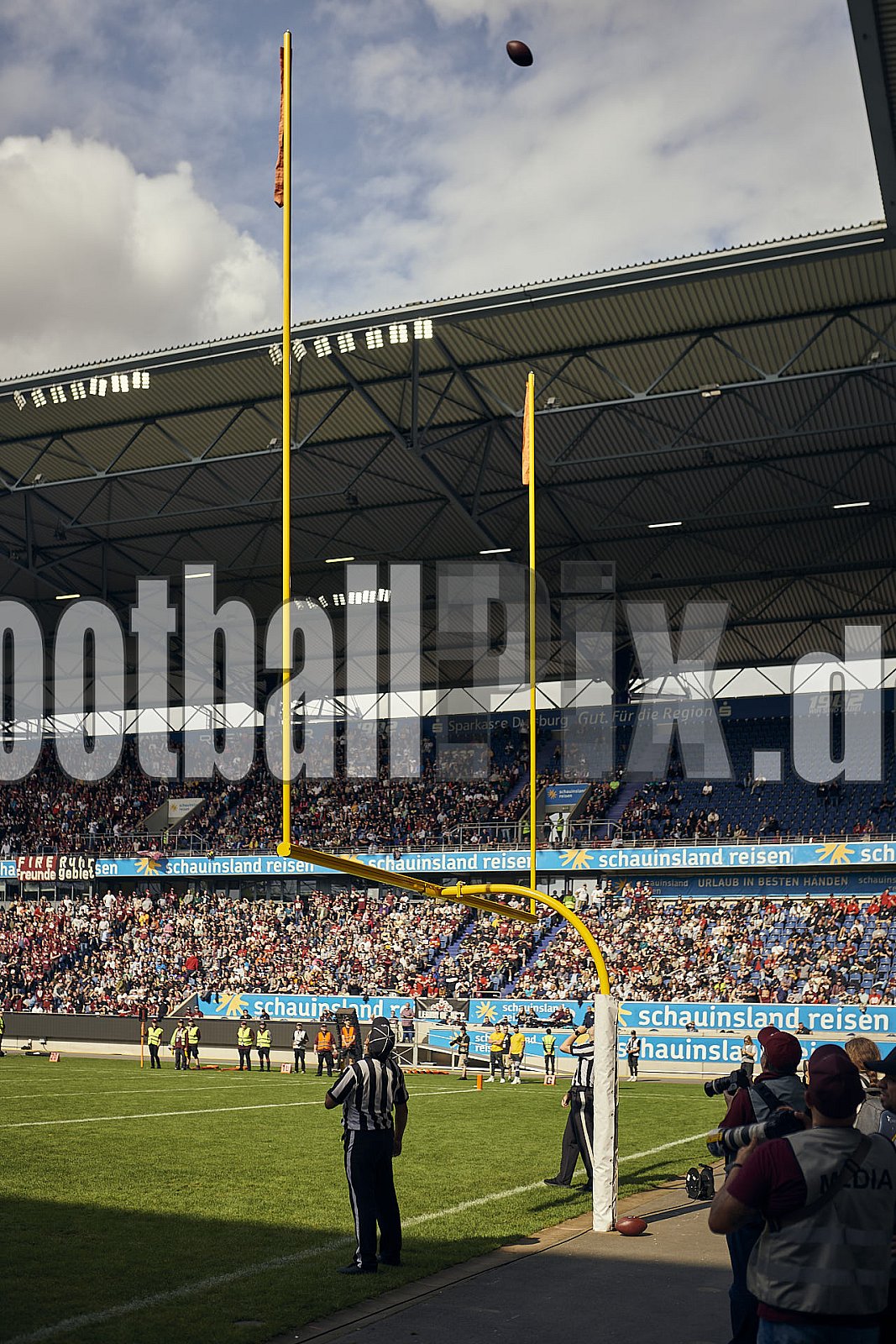Die 8. Spielwoche der European League of Football (ELF) Season 2023 Rhein Fire vs. Cologne Centurions am 23.07.2023 im Stadion Schauinsland-Reisen-Arena, Margaretenstraße 5-7, 47055 Duisburg. Punkte Endstand 62 : 03. 
Bildnummer: 2023-07-23_0343 - ELF CologneCenturions@RheinFire
