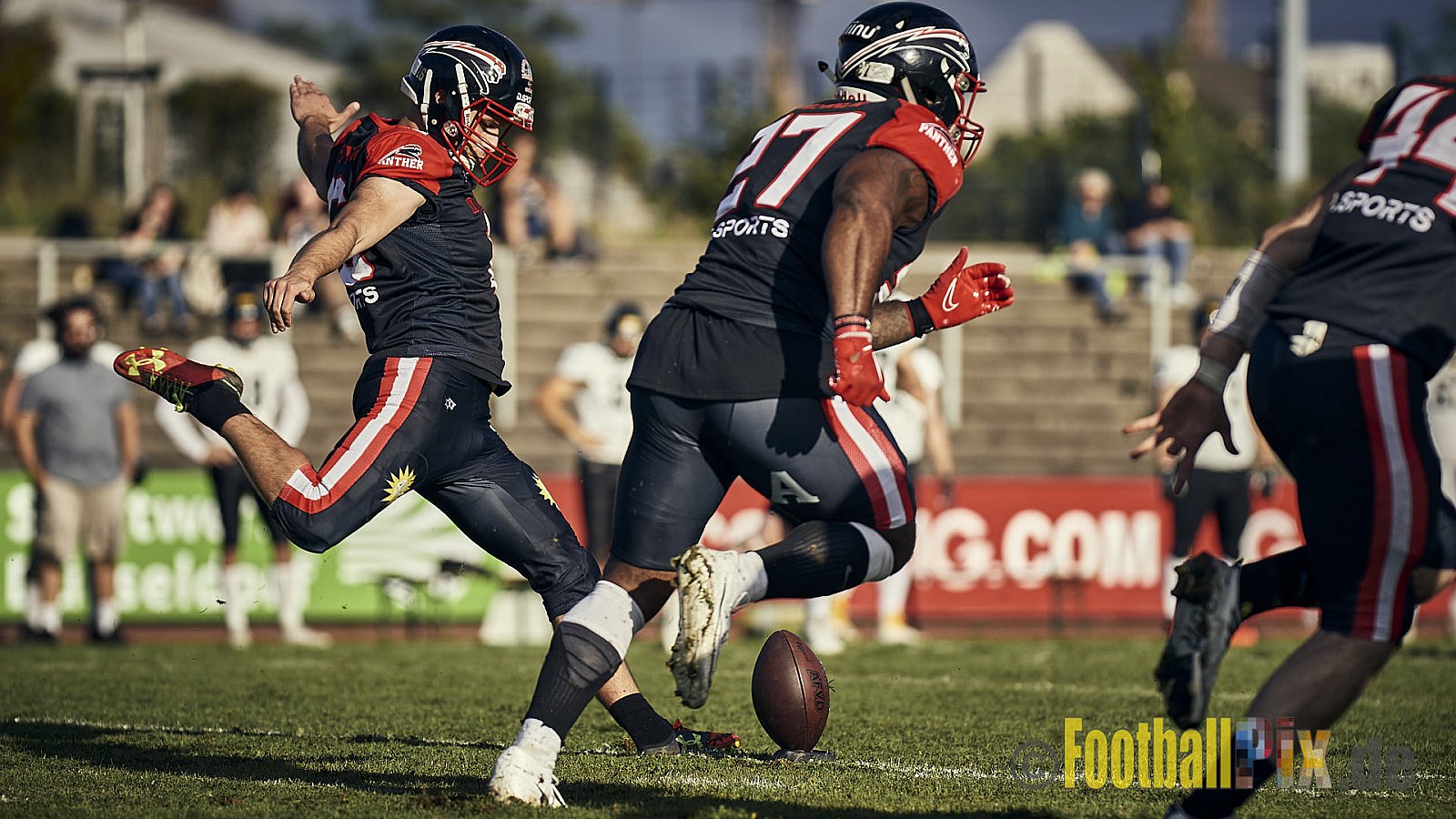 Ligaspiel der GFL2 Season 2023 Düsseldorf Panther vs. Oldenburg Knights am 12.08.2023 im Stadion VfL Benrath, Karl-Hohmann-Straße 70, 40597 Düsseldorf. Punkte Endstand 6 : 8.
Bildnummer: 2023-08-12_0215 - DPantherVsOldenburgKnights