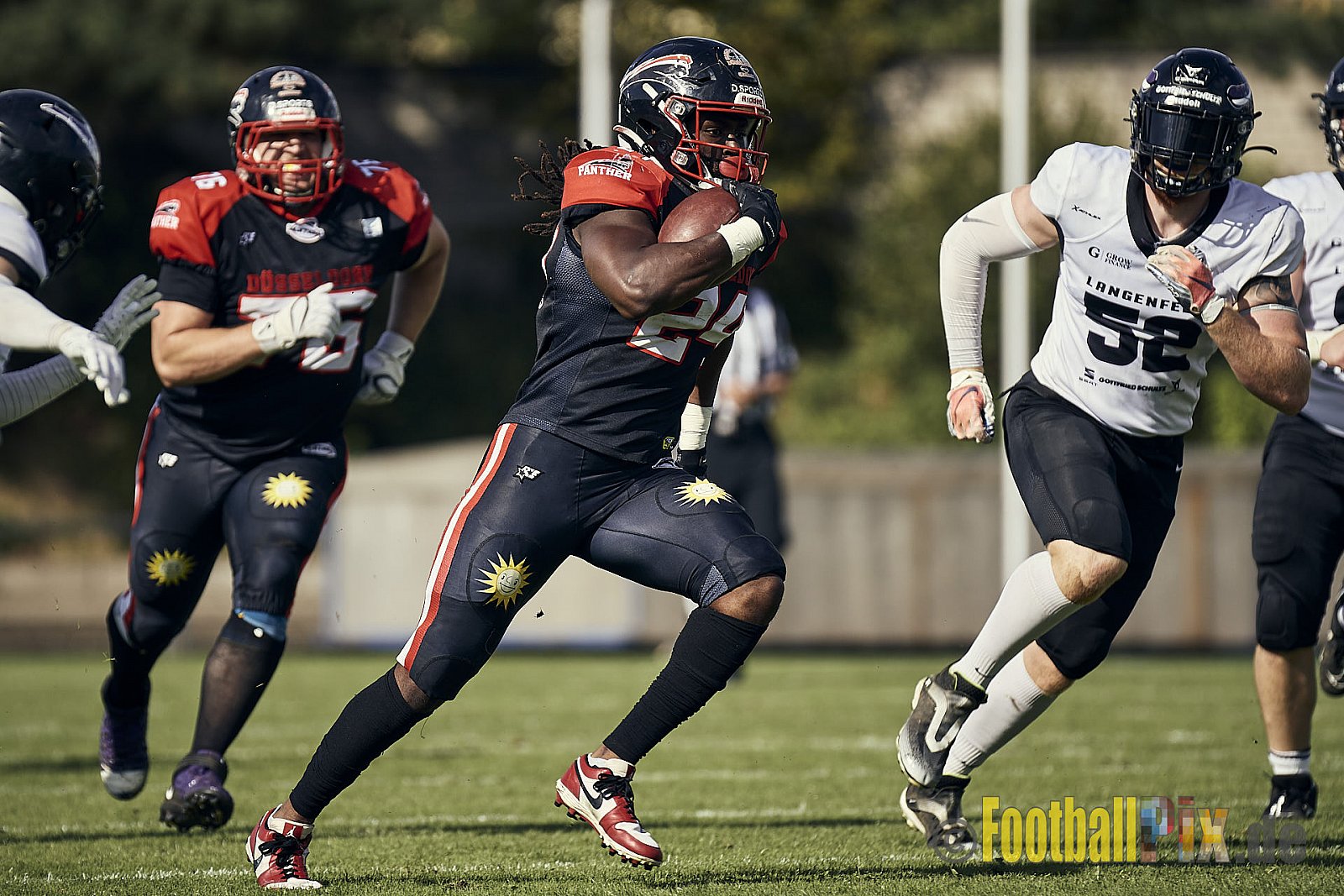 Ligaspiel der GFL2 Season 2023 Düsseldorf Panther vs. Langenfeld Longhorns am 26.08.2023 im Stadion VfL Benrath, Karl-Hohmann-Straße 70, 40597 Düsseldorf. Punkte Endstand 14 : 6 (7:0/7:0/0:0/0:6). 
Bildnummer: 2023-08-26_0244 - DPantherVsLangenfeldLonghorns