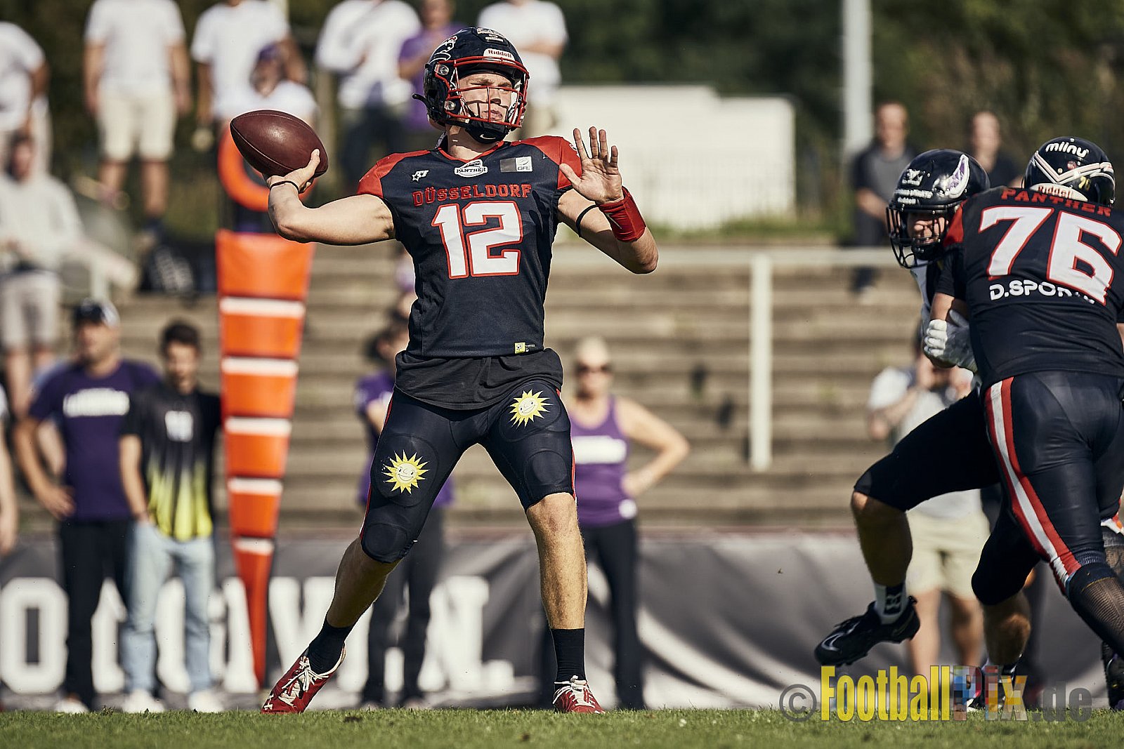 Ligaspiel der GFL2 Season 2023 Düsseldorf Panther vs. Langenfeld Longhorns am 26.08.2023 im Stadion VfL Benrath, Karl-Hohmann-Straße 70, 40597 Düsseldorf. Punkte Endstand 14 : 6 (7:0/7:0/0:0/0:6). 
Bildnummer: 2023-08-26_0406 - DPantherVsLangenfeldLonghorns