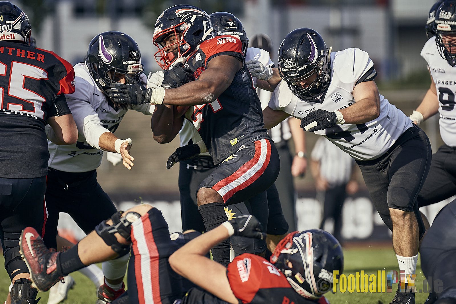 Ligaspiel der GFL2 Season 2023 Düsseldorf Panther vs. Langenfeld Longhorns am 26.08.2023 im Stadion VfL Benrath, Karl-Hohmann-Straße 70, 40597 Düsseldorf. Punkte Endstand 14 : 6 (7:0/7:0/0:0/0:6). 
Bildnummer: 2023-08-26_0512 - DPantherVsLangenfeldLonghorns