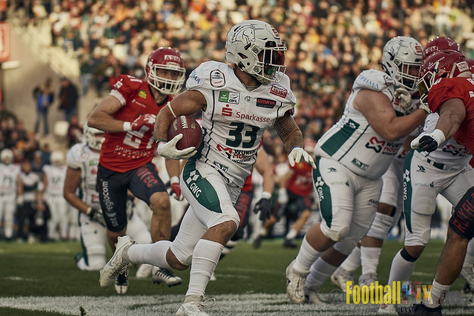 ERIMA GFL Bowl 2023 Potsdam Royals vs. Schwäbisch Hall Unicorns am 14.10.2023 im Stadion Hafenstraße, 45356 Essen. Die Potsdam Royals sind zum ersten Mal Deutscher Meister mit einem Punkte Endstand von 34 : 7. 
Bildnummer: 2023-10-14_0372 - GflBowl2023SchwaebischHallUnicornsVsPotsdamRoyals