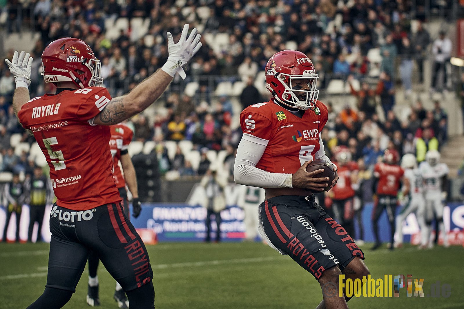 ERIMA GFL Bowl 2023 Potsdam Royals vs. Schwäbisch Hall Unicorns am 14.10.2023 im Stadion Hafenstraße, 45356 Essen. Die Potsdam Royals sind zum ersten Mal Deutscher Meister mit einem Punkte Endstand von 34 : 7. 
Bildnummer: 2023-10-14_0537 - GflBowl2023SchwaebischHallUnicornsVsPotsdamRoyals