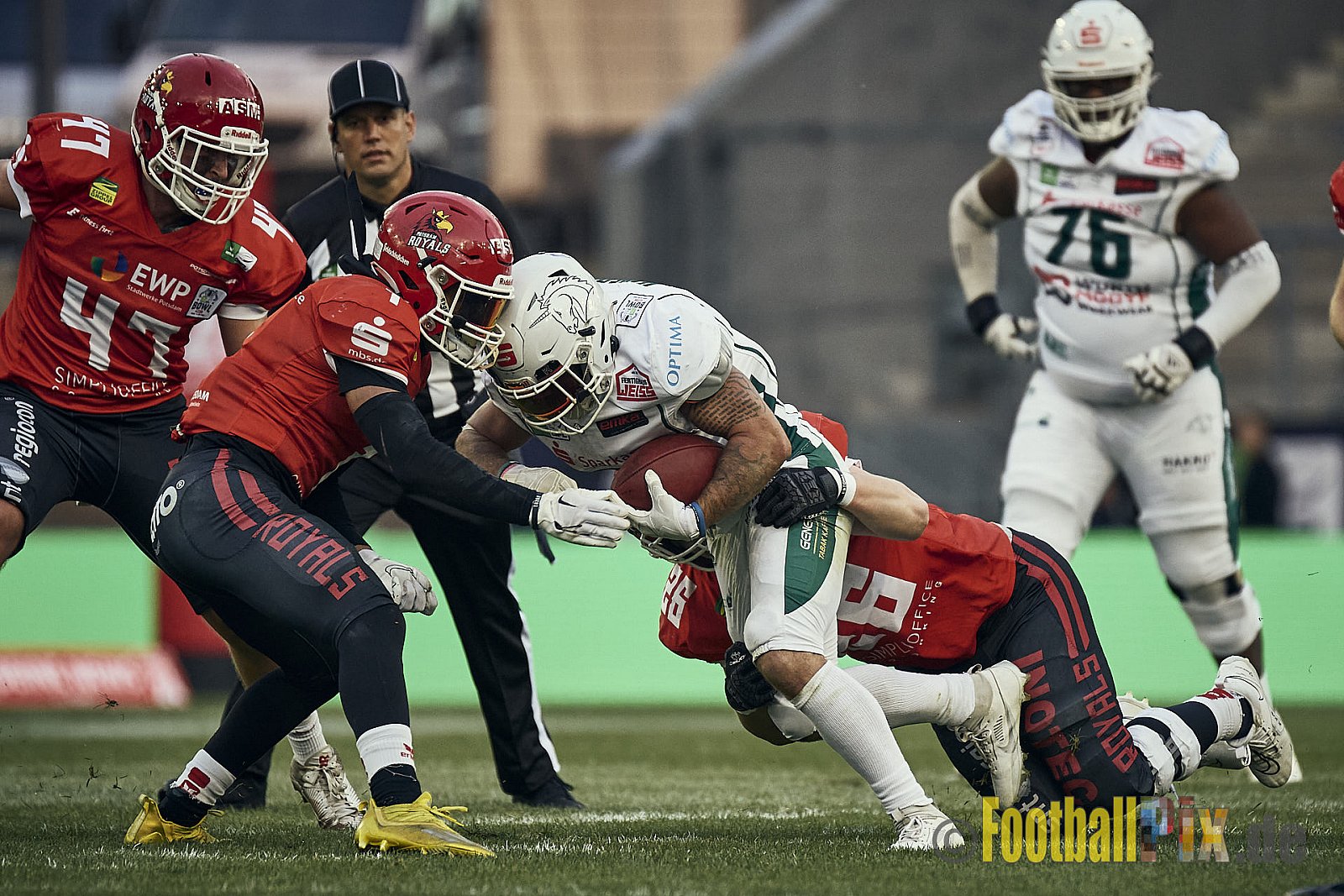 ERIMA GFL Bowl 2023 Potsdam Royals vs. Schwäbisch Hall Unicorns am 14.10.2023 im Stadion Hafenstraße, 45356 Essen. Die Potsdam Royals sind zum ersten Mal Deutscher Meister mit einem Punkte Endstand von 34 : 7. 
Bildnummer: 2023-10-14_0609 - GflBowl2023SchwaebischHallUnicornsVsPotsdamRoyals