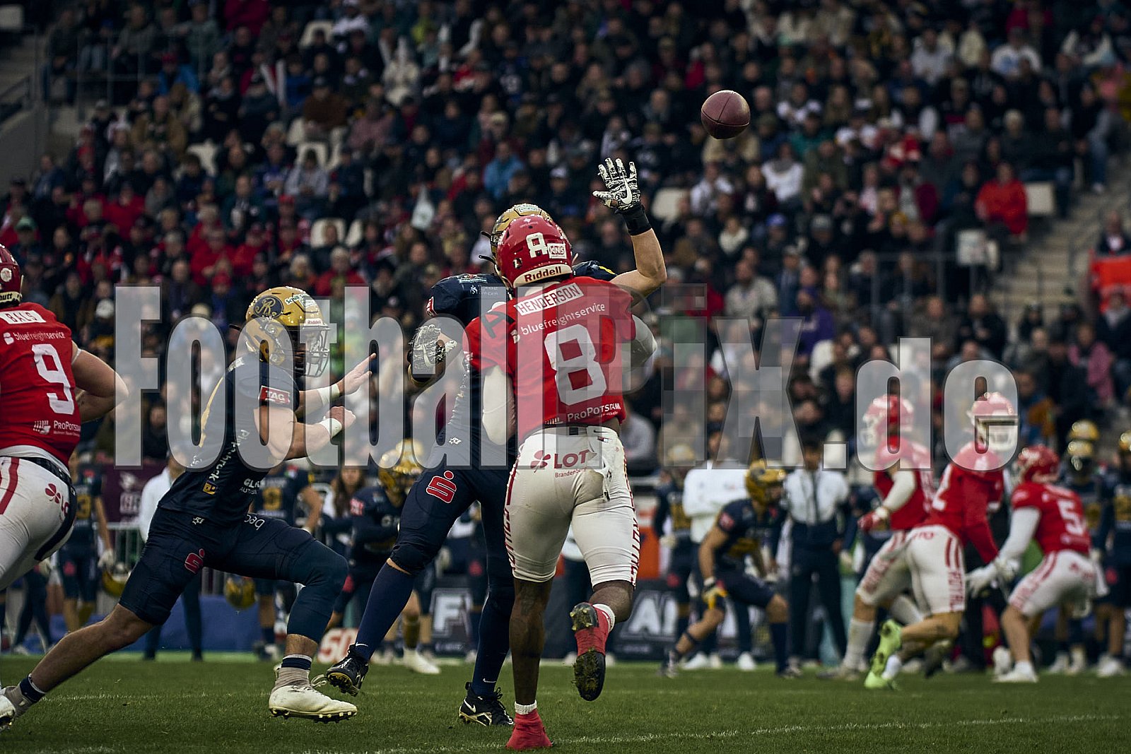 GFL Bowl | Potsdam Royals vs. Dresden Monarchs | 12.10.2024 | Stadion an der Hafenstraße, 97A, Hafenstraße, Vogelheim, Stadtbezirk V, Essen, North Rhine-Westphalia, 45356, Germany | Punkte Endstand 27 : 21 | Bildnummer: 2024-10-12_0449 - GFLBowl2024PotsdamRoyalsVsDresdenMonarchs