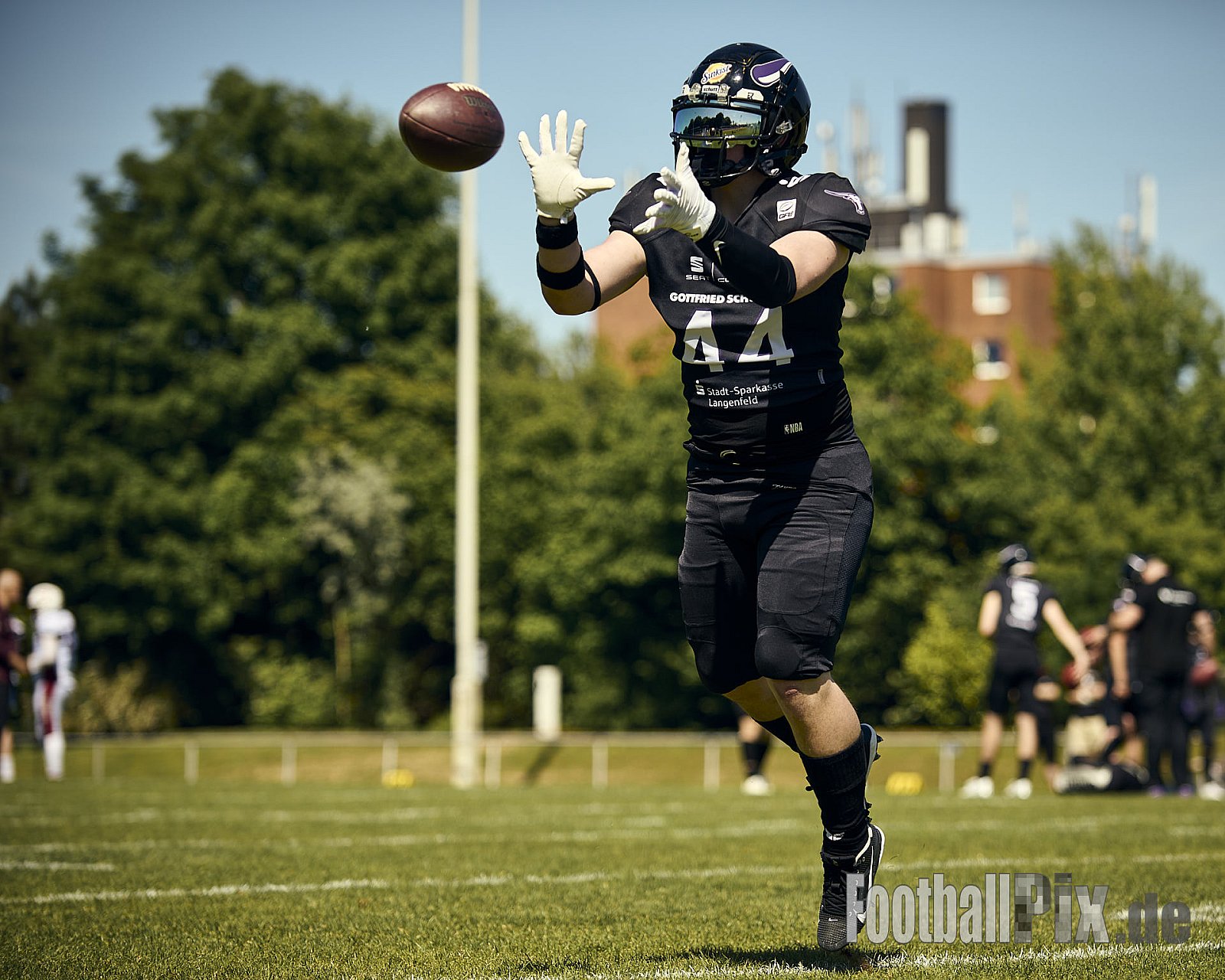GFL 2 | Langenfeld Longhorns vs. Hamburg Pioneers | 10.05.2025 | Jahnstadion, Langenfeld | Punkte Endstand 35 : 10 | Bildnummer: 2025-05-10_0137 - LangenfeldLonghornsVsHamburgPioneers