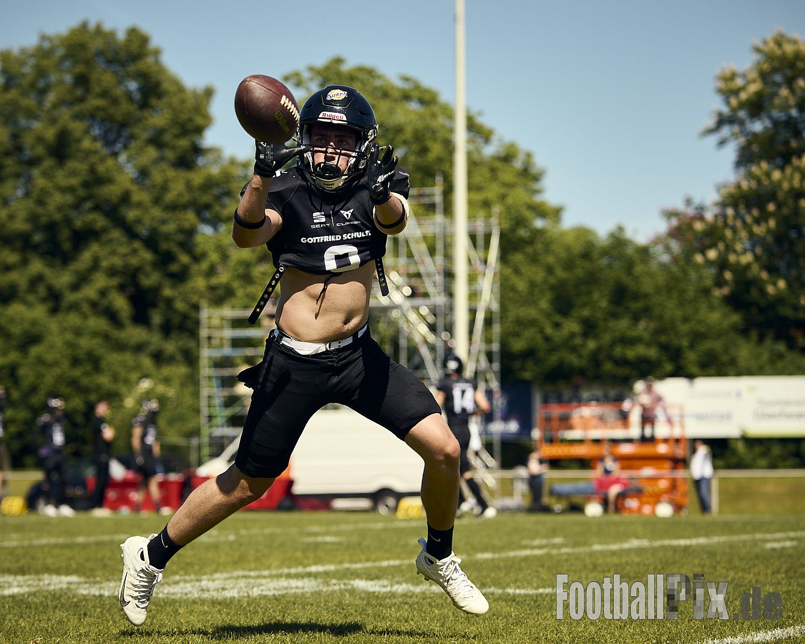 GFL 2 | Langenfeld Longhorns vs. Hamburg Pioneers | 10.05.2025 | Jahnstadion, Langenfeld | Punkte Endstand 35 : 10 | Bildnummer: 2025-05-10_0181 - LangenfeldLonghornsVsHamburgPioneers