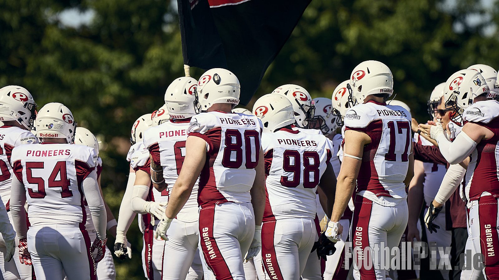 GFL 2 | Langenfeld Longhorns vs. Hamburg Pioneers | 10.05.2025 | Jahnstadion, Langenfeld | Punkte Endstand 35 : 10 | Bildnummer: 2025-05-10_0225 - LangenfeldLonghornsVsHamburgPioneers