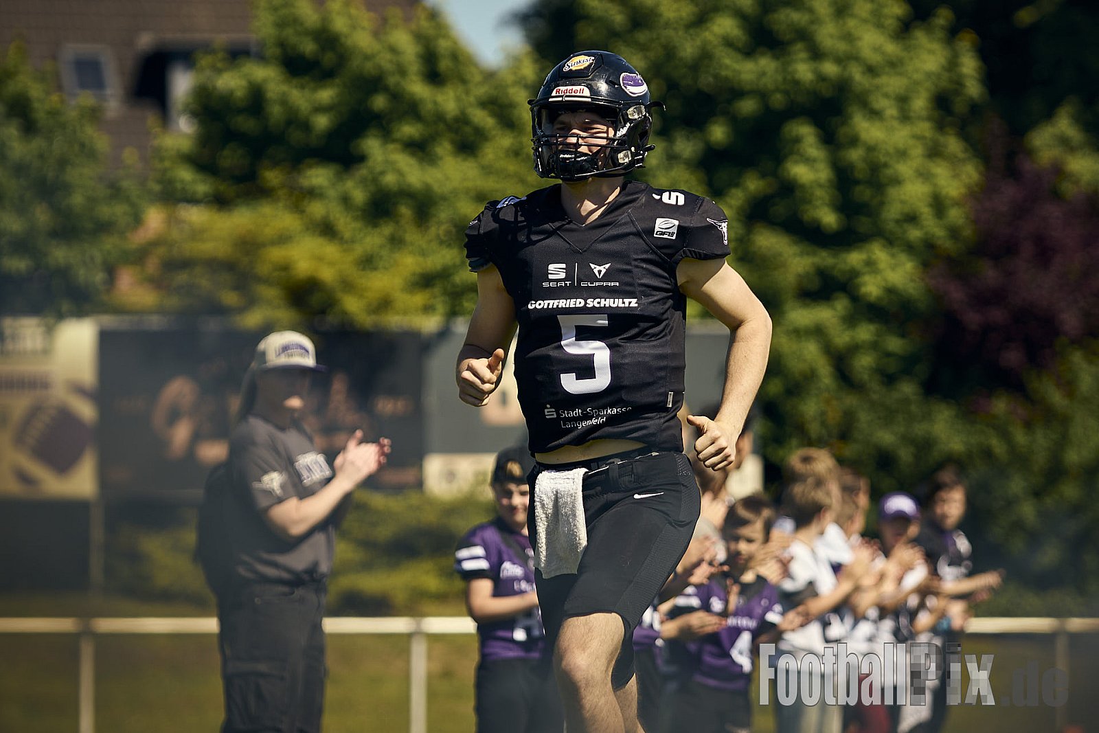 GFL 2 | Langenfeld Longhorns vs. Hamburg Pioneers | 10.05.2025 | Jahnstadion, Langenfeld | Punkte Endstand 35 : 10 | Bildnummer: 2025-05-10_0255 - LangenfeldLonghornsVsHamburgPioneers