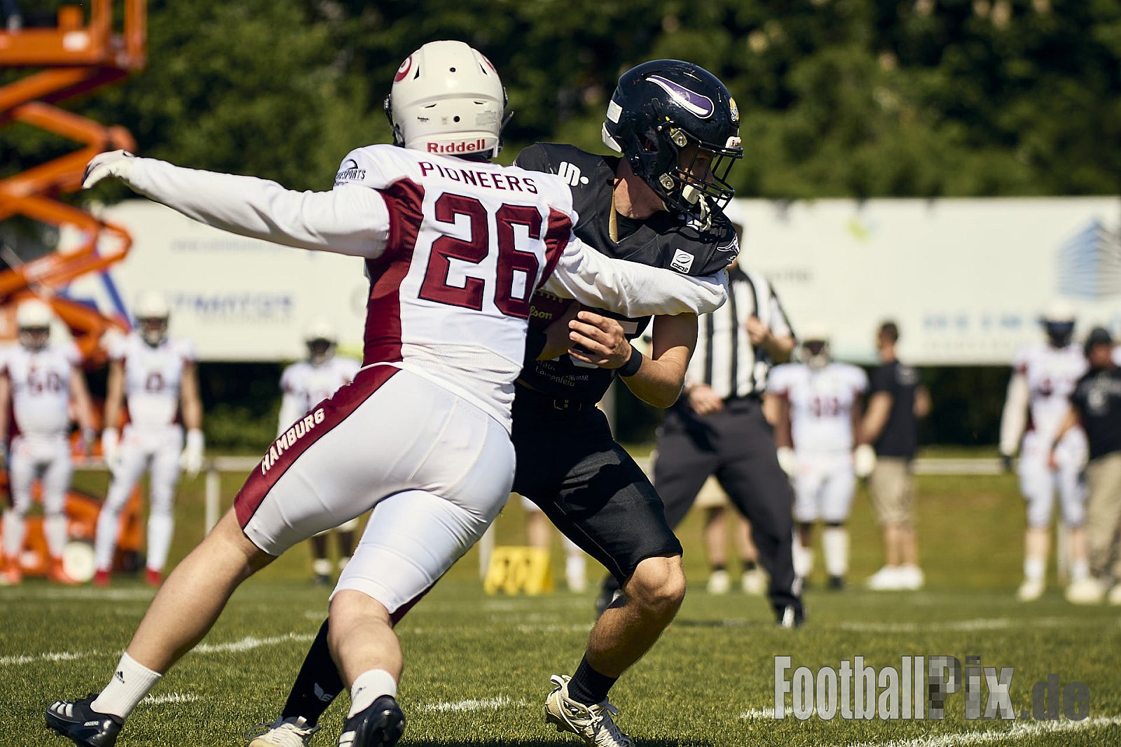 GFL 2 | Langenfeld Longhorns vs. Hamburg Pioneers | 10.05.2025 | Jahnstadion, Langenfeld | Punkte Endstand 35 : 10 | Bildnummer: 2025-05-10_0400 - LangenfeldLonghornsVsHamburgPioneers