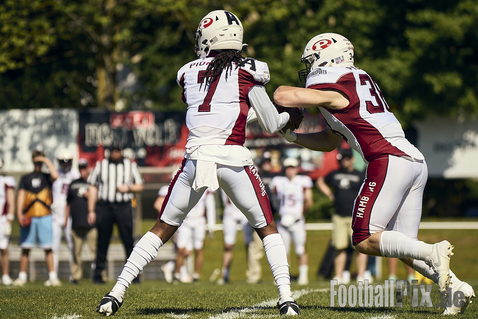 GFL 2 | Langenfeld Longhorns vs. Hamburg Pioneers | 10.05.2025 | Jahnstadion, Langenfeld | Punkte Endstand 35 : 10 | Bildnummer: 2025-05-10_0406 - LangenfeldLonghornsVsHamburgPioneers