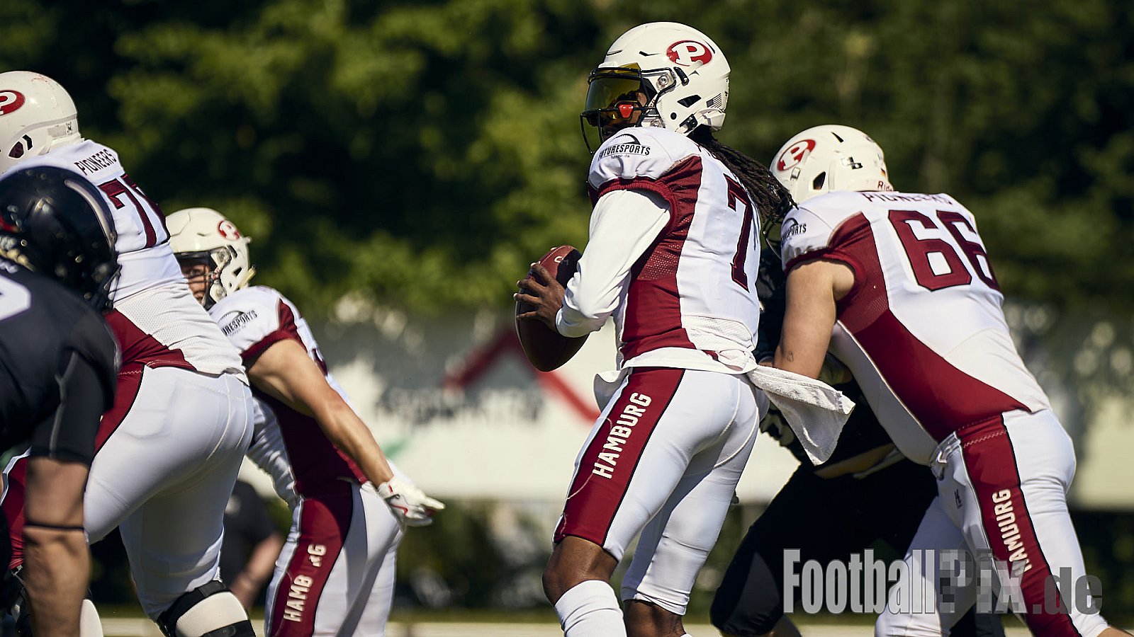 GFL 2 | Langenfeld Longhorns vs. Hamburg Pioneers | 10.05.2025 | Jahnstadion, Langenfeld | Punkte Endstand 35 : 10 | Bildnummer: 2025-05-10_0414 - LangenfeldLonghornsVsHamburgPioneers