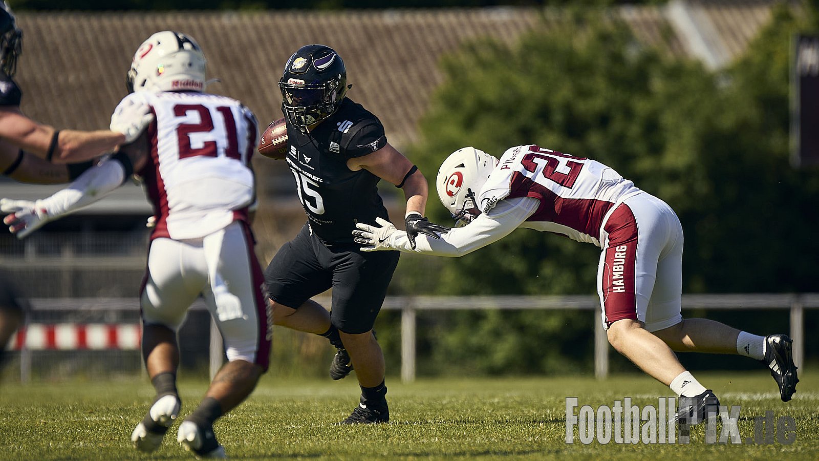 GFL 2 | Langenfeld Longhorns vs. Hamburg Pioneers | 10.05.2025 | Jahnstadion, Langenfeld | Punkte Endstand 35 : 10 | Bildnummer: 2025-05-10_0429 - LangenfeldLonghornsVsHamburgPioneers